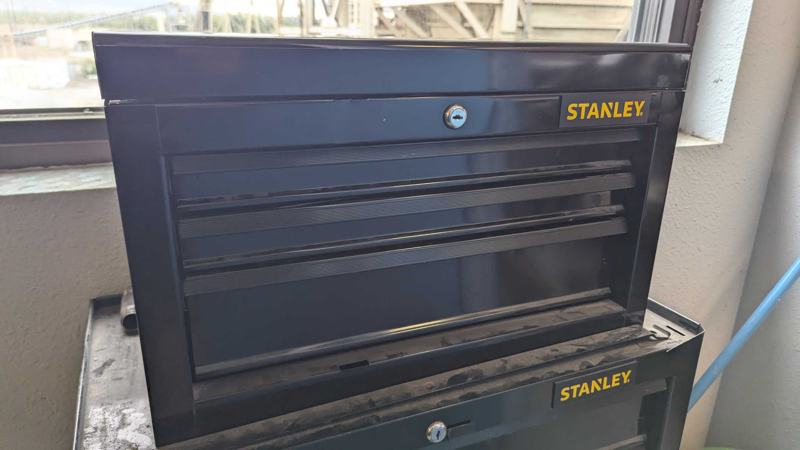 STANLEY 100 SERIES ROLLING TOOL CHEST WITH HAND TOOLS - ROLLING TOOL CHEST