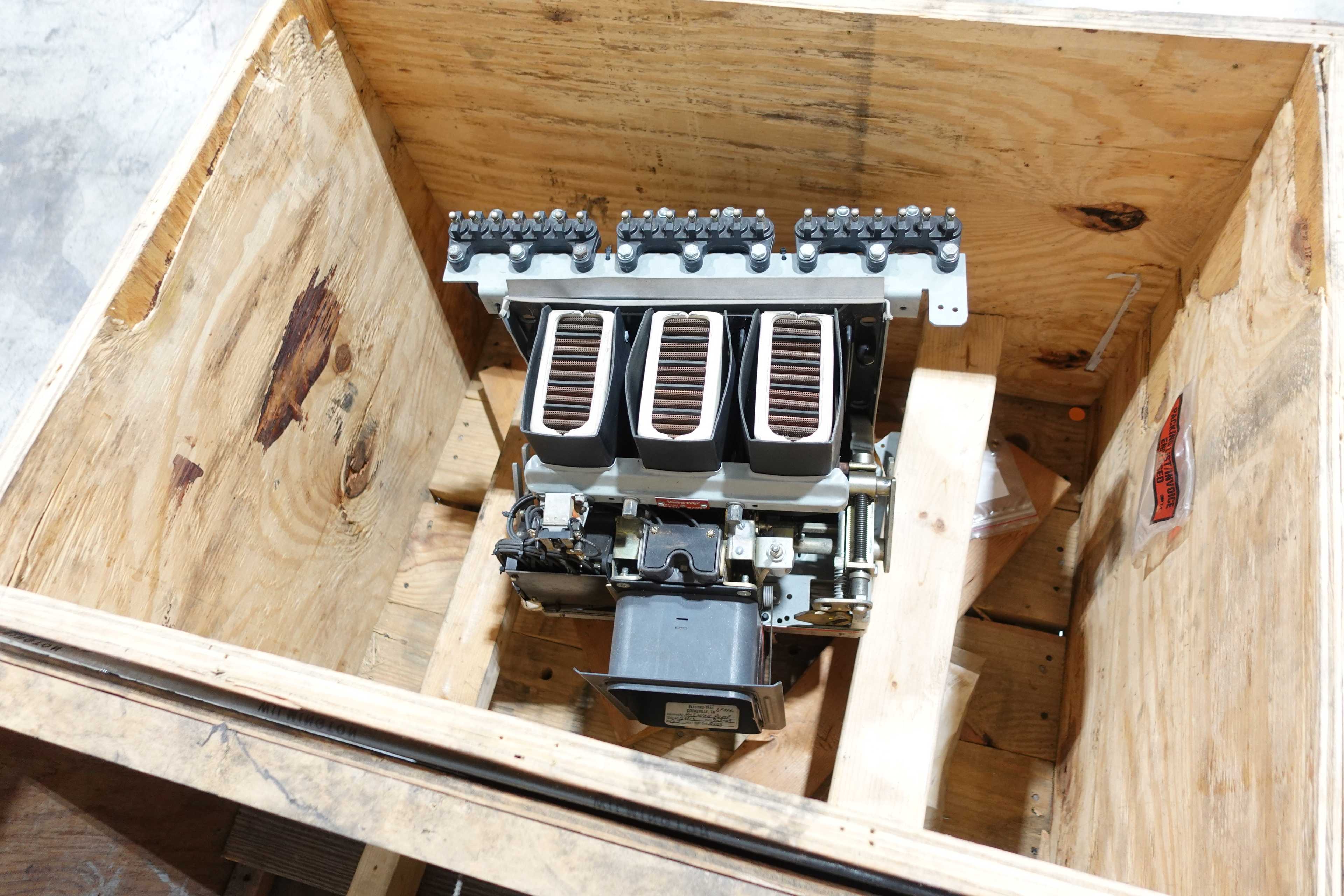 LOT OF 2 GE AKR-6D-300 CIRCUIT BREAKERS - LOW VOLTAGE CIRCUIT BREAKERS