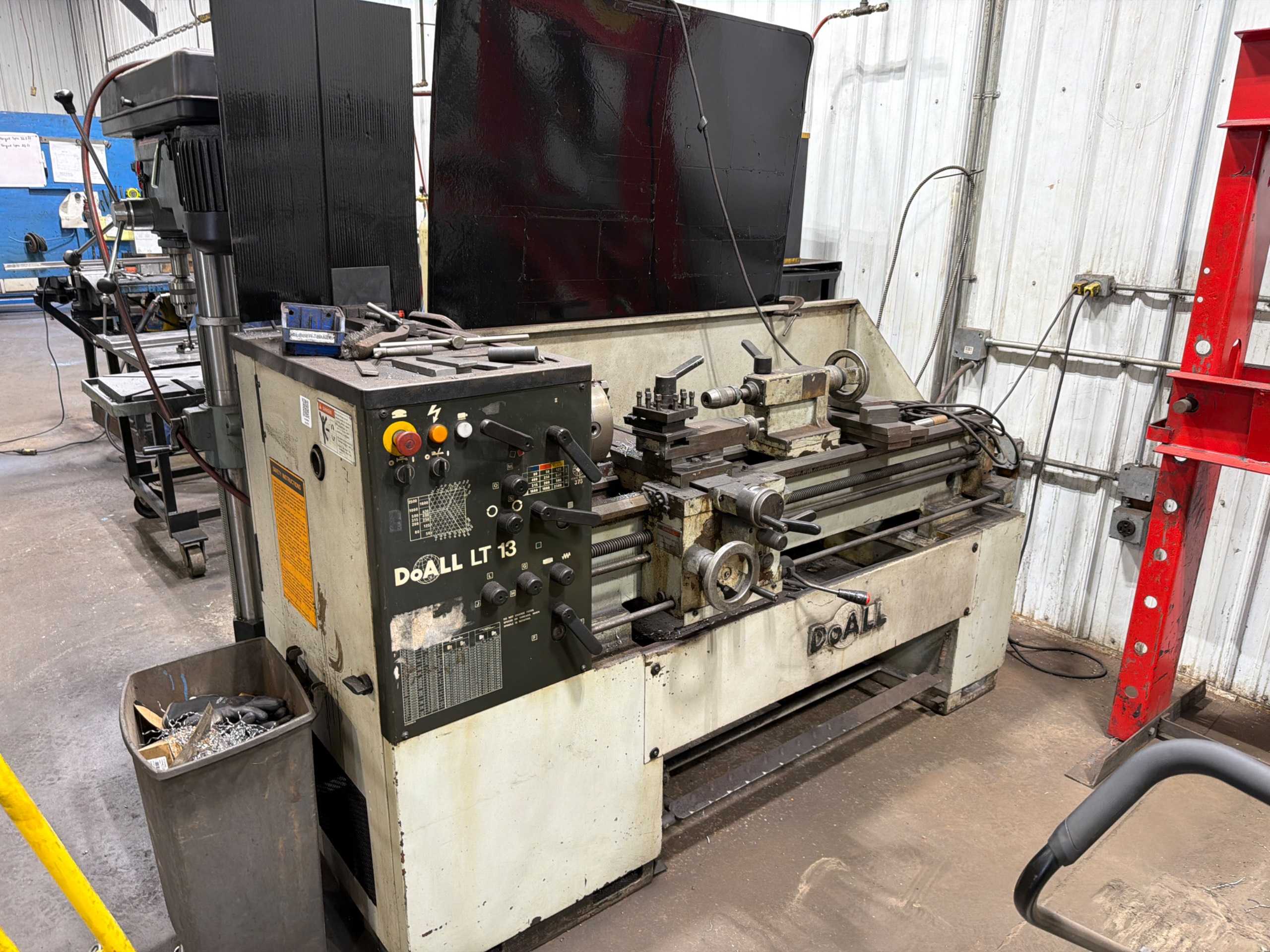 DOALL LT13 ENGINE LATHE, 13IN SWING, 5HP, UP TO 2500 RPM, D1-6 SPINDLE, MT3 TAILSTOCK - MANUAL LATHES