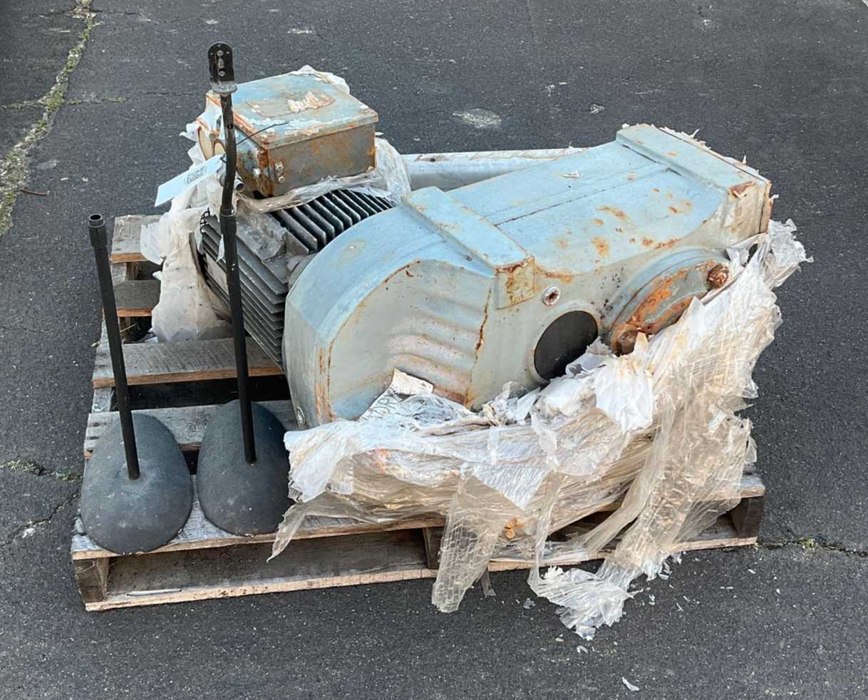 MOTOR AND GEAR BOX - MOTOR & GEARBOX ASSEMBLY