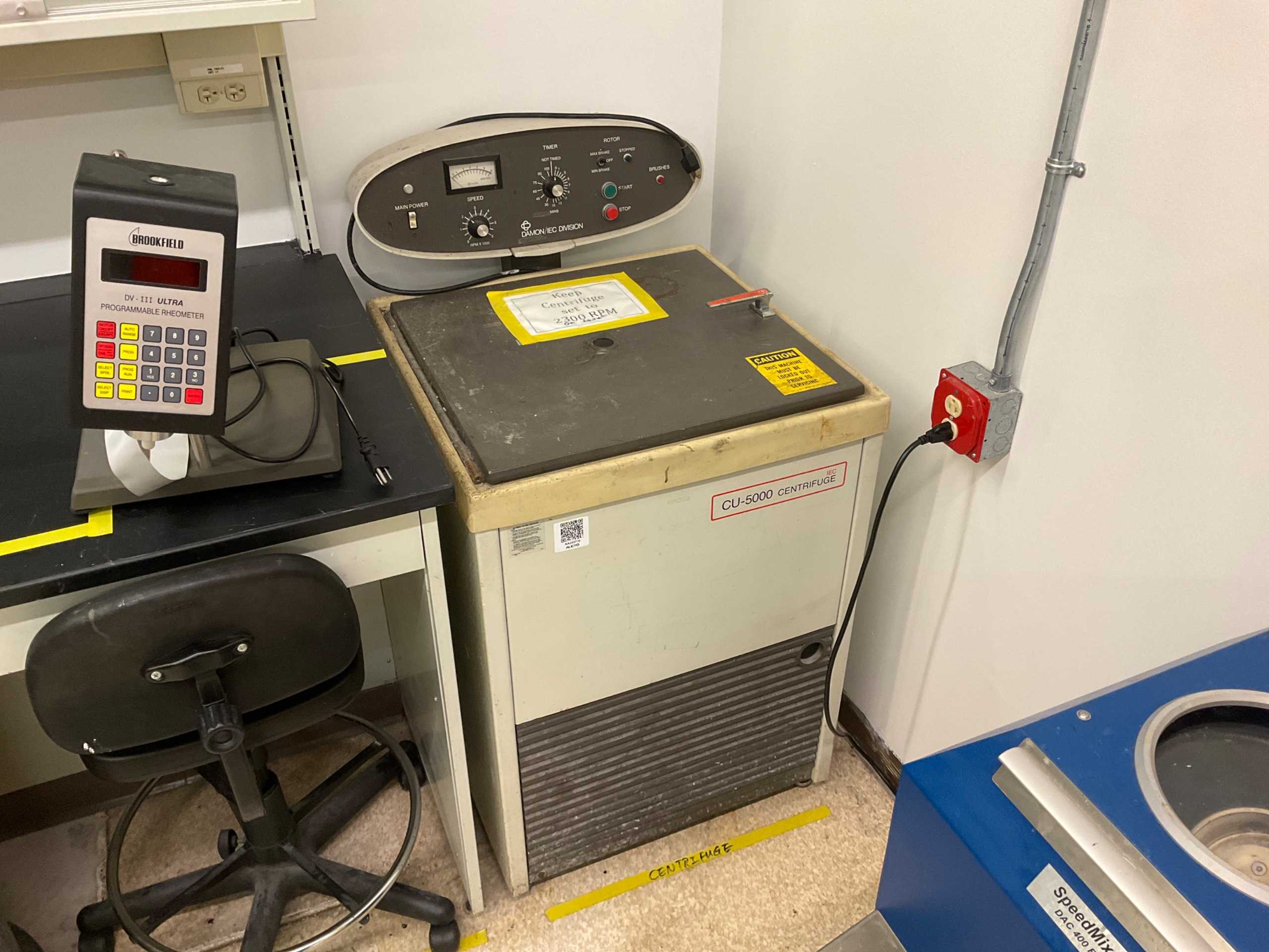 DAMON CU-5000 CENTRIFUGE - LAB AND SCIENTIFIC EQUIPMENT