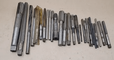 SET OF 28 VARIOUS BRANDS & SIZES REAMERS - INCLUDES CLEVELAND, NATIONAL DETROIT, KEYSTONE, TRI-ANGLE - MACHINE TOOLING