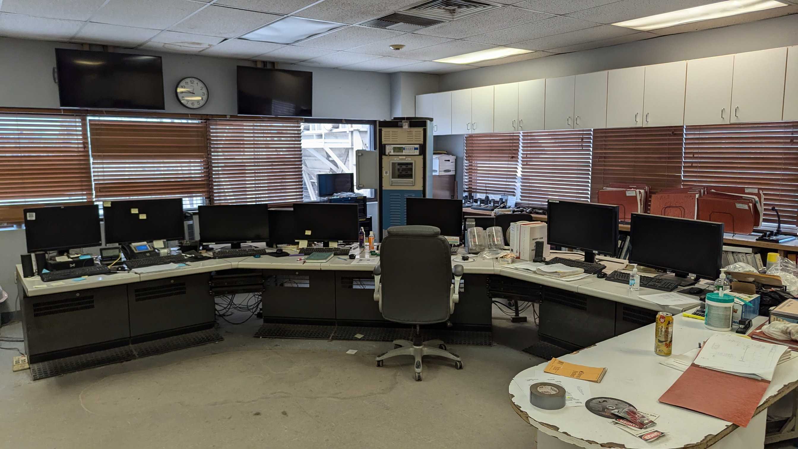 QTY 9: CONTROL ROOM MONITOR SCREEN - DISPLAYS