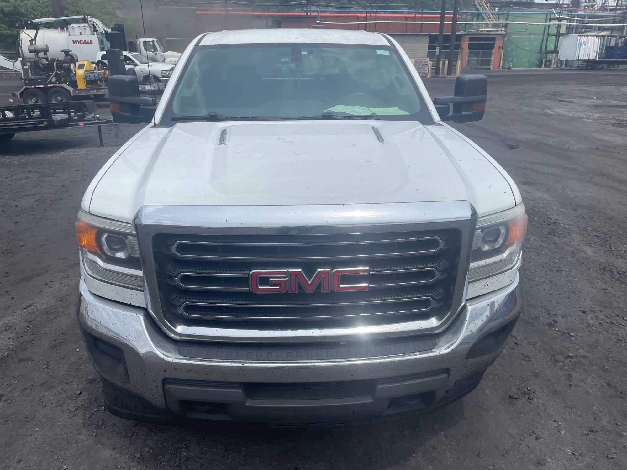 2015 GMC SIERRA 2500HD PICKUP TRUCK - PICKUP TRUCKS