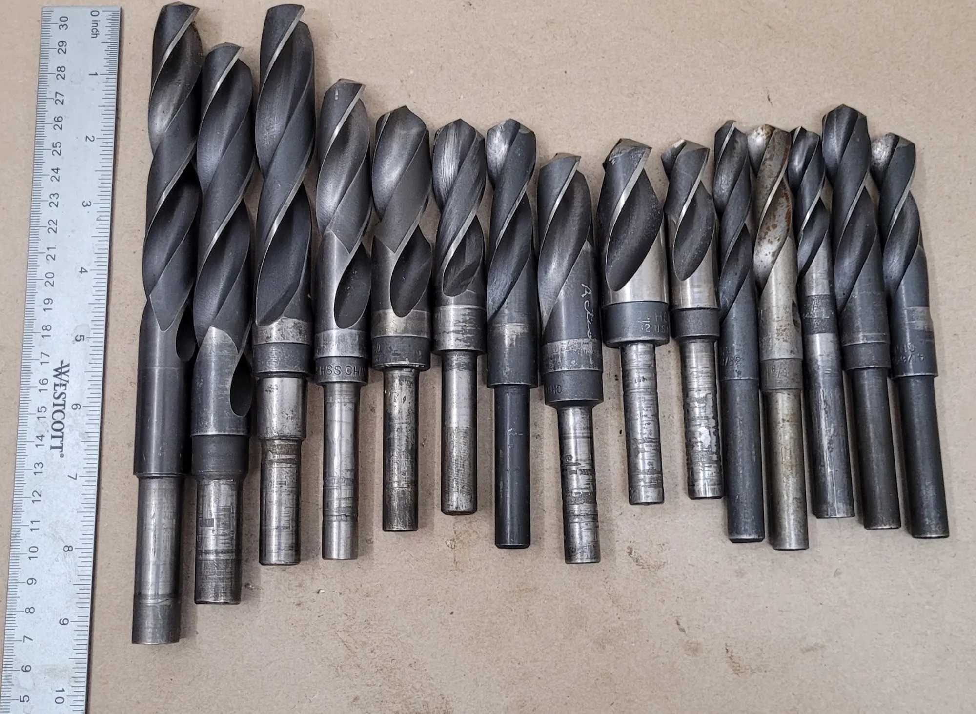 SET OF 15 HSS STRAIGHT SHANK TWIST DRILLS, VARIOUS SIZES 1/2" TO 31/32" - MACHINE TOOLING
