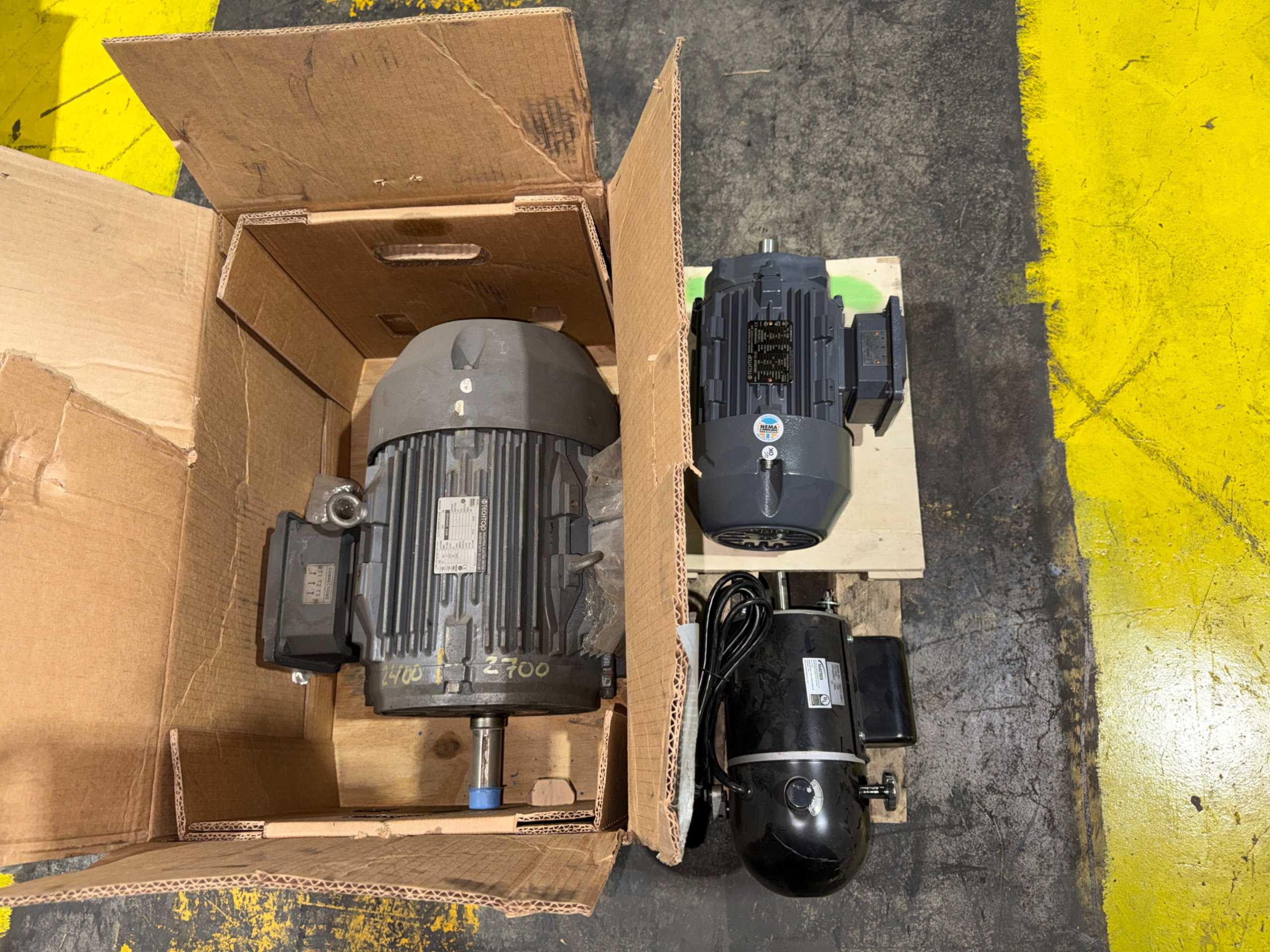 BULK QTY OF AC MOTORS - AC MOTOR