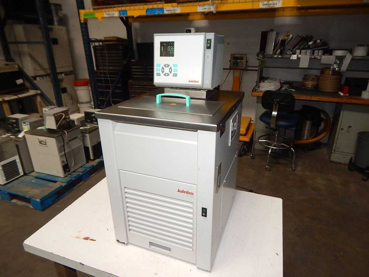 JULABO F33 LAB HEATING COOLING, -30/+200°C TEMP, ±0.02°C STAB, 2 KW HEAT, 0.33 KW COOL, 3 L VOL - LAB & SCIENTIFIC