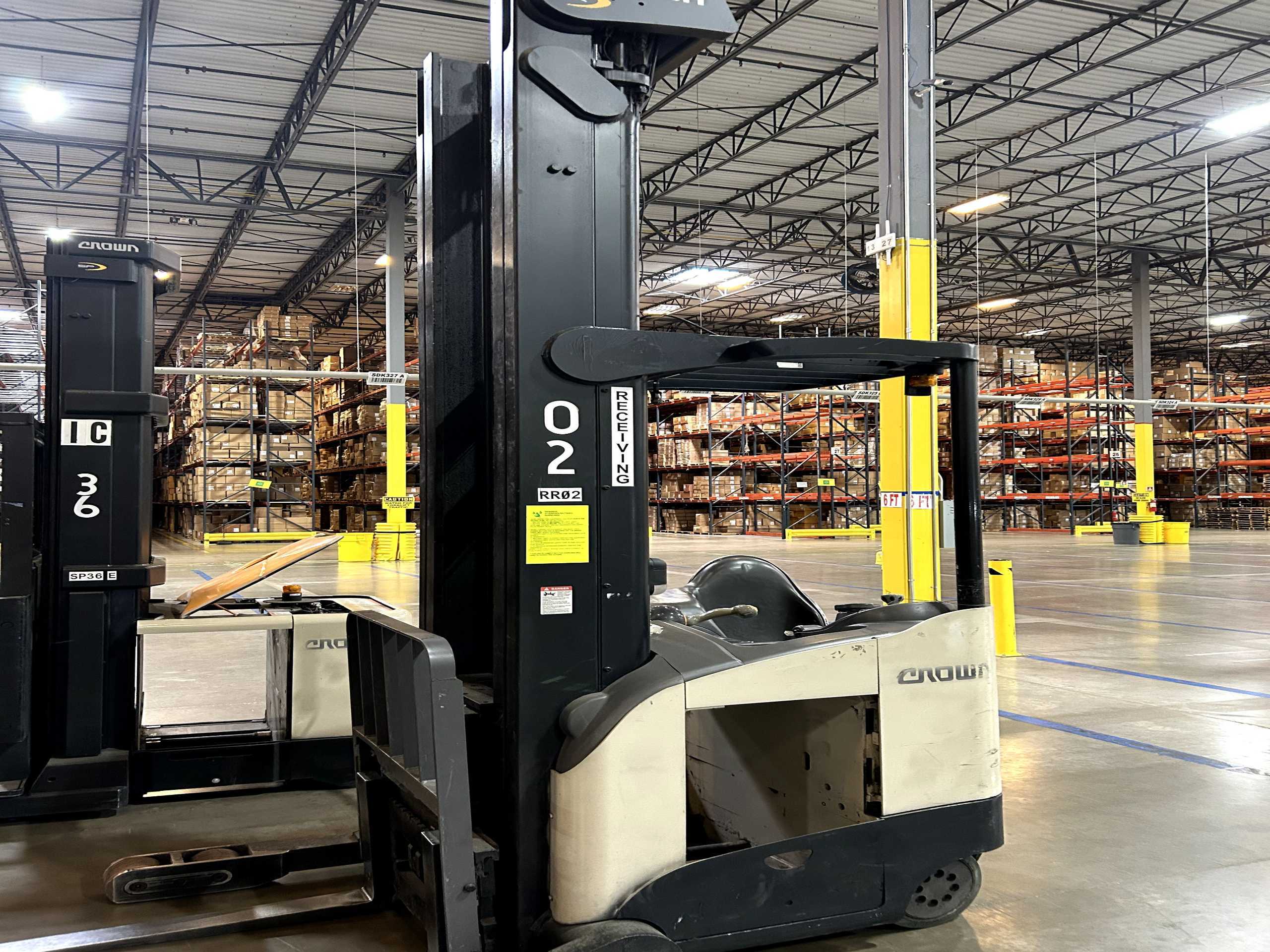CROWN RR5725-45 REACH TRUCK - REACH TRUCKS