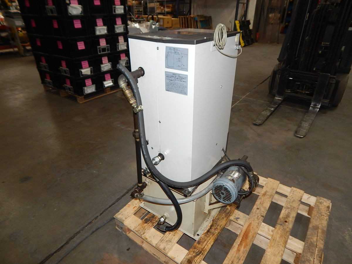 DAIKIN INDUSTRIES AKZ328-X CHILLERS, 2.8 KW CAPACITY, 220V 3-PH POWER, 10-50C TEMP RANGE - CHILLERS