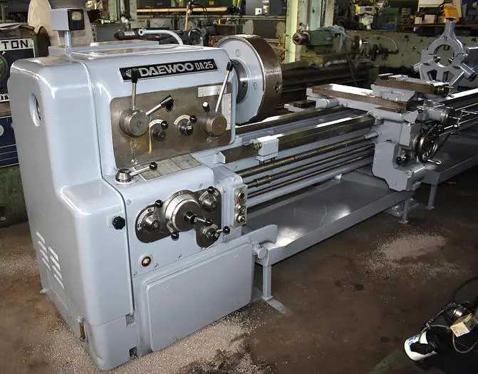 ENGINE LATHE, 25IN SWING, 120IN CENTERS, 15 HP, 10250 LBS - MANUAL LATHES