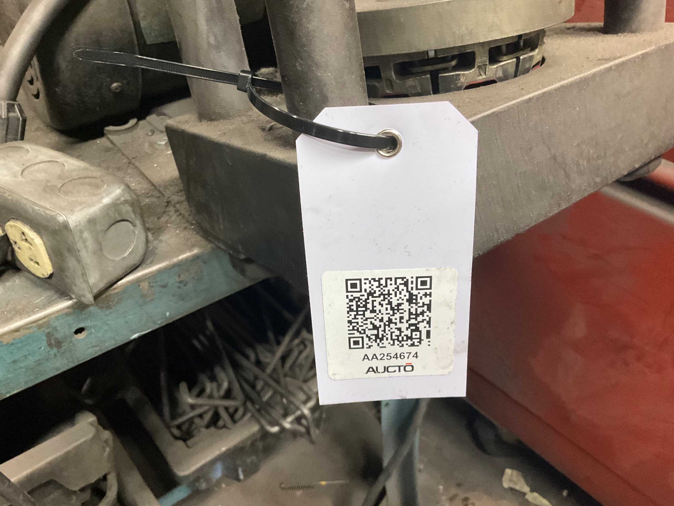 BULK QTY OF INDUSTRIAL EQUIPMENT - METAL CUTTING EQUIPMENT