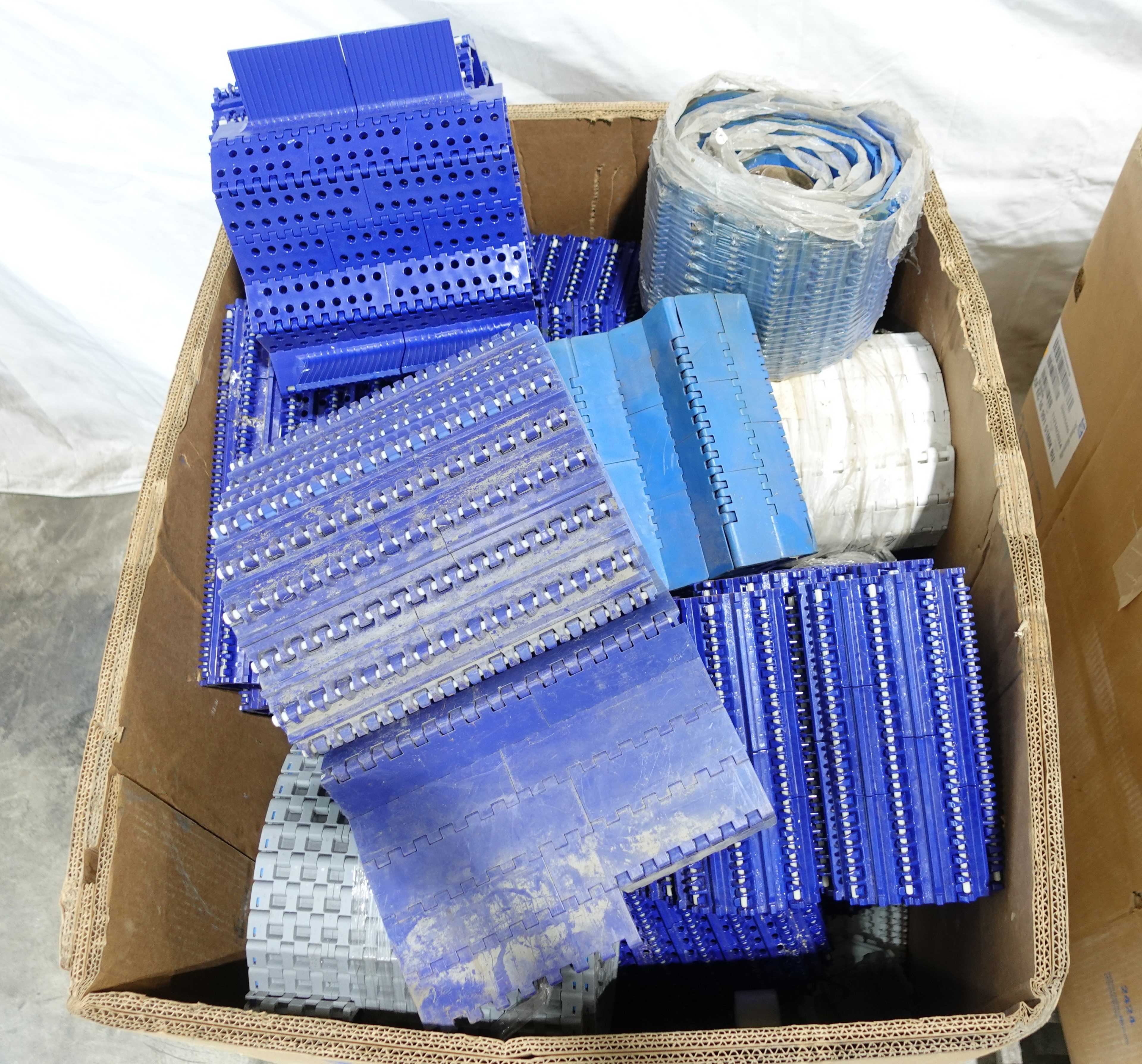3 PALLETS OF ASSORTED PLASTIC CONVEYOR CHAIN - CONVEYOR PARTS