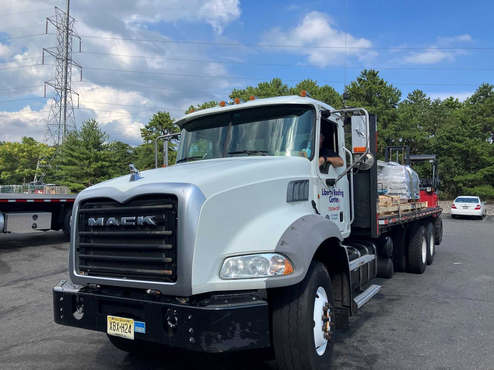 2015 MACK GU533 FLATBED TRUCK - FLATBED TRUCKS