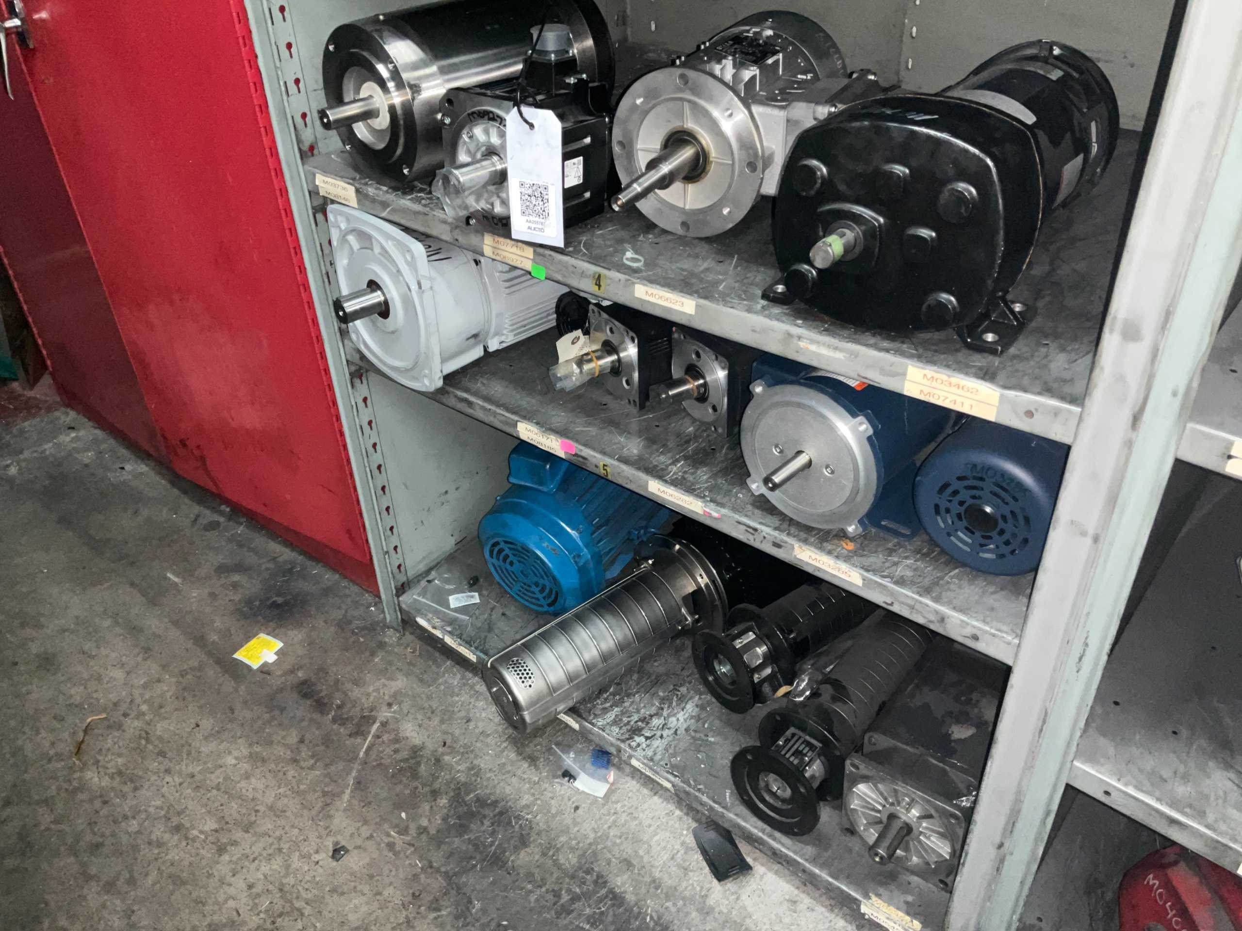 BULK QTY OF INDUSTRIAL PARTS