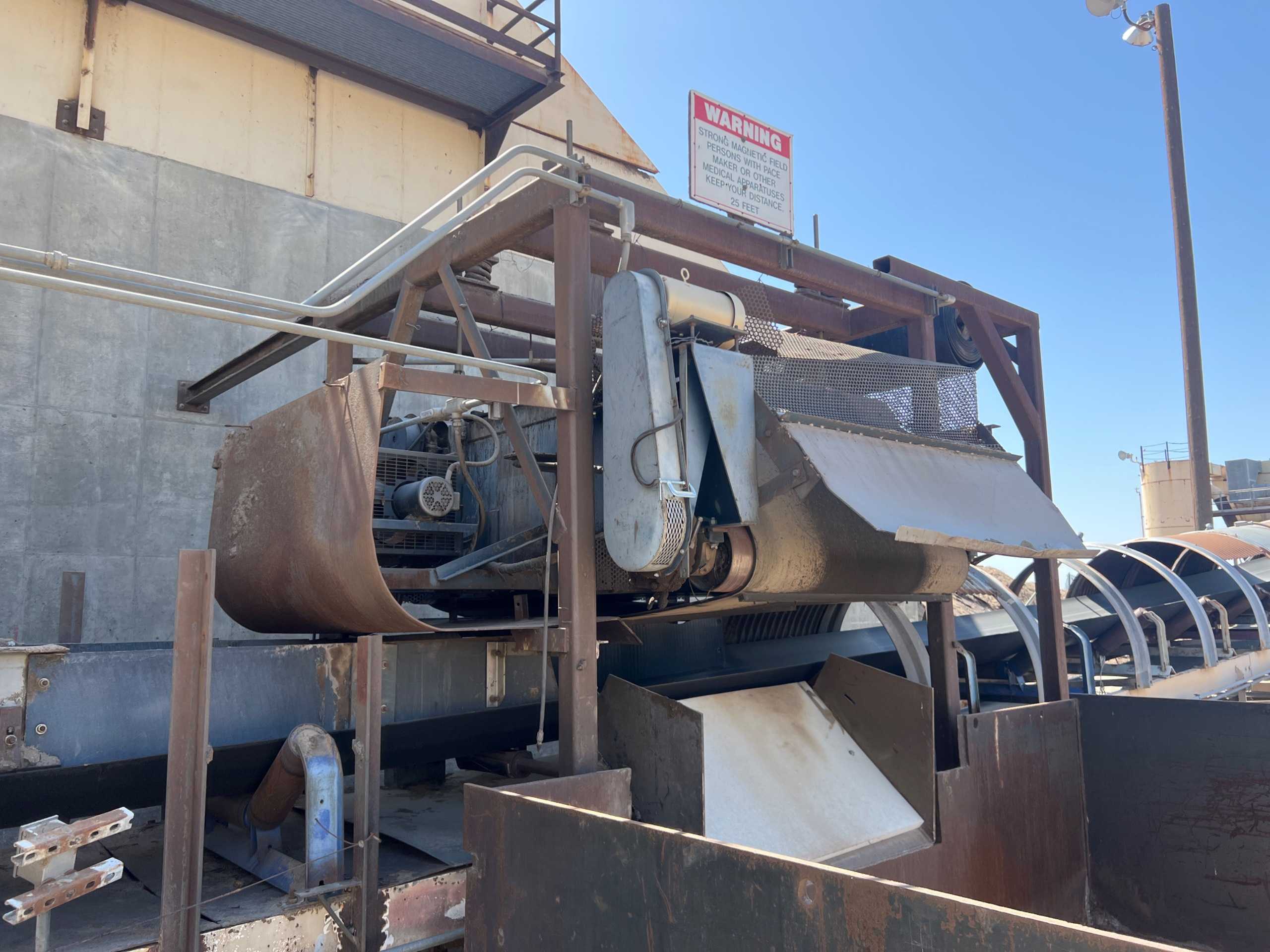 DINGS SUSPENDED MAGNETIC SEPARATOR - SEPARATORS