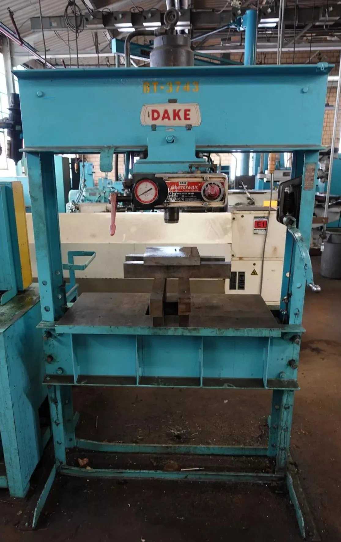 DAKE 6-275 75-TON AIR HYDRAULIC H-FRAME PRESS, 10" STROKE, 44" BETWEEN UPRIGHTS, 90-125 PSI - HYDRAULIC PRESSES