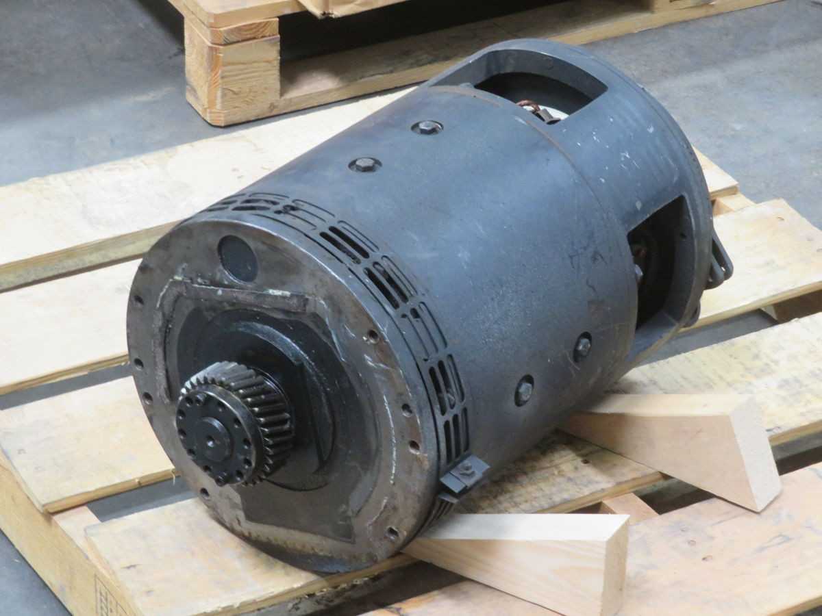 CROWN W11AB02 020347-001 DC DRIVE MOTOR, 36V/7.4KW POWER, 48V/8.6KW POWER - ELECTRIC MOTORS