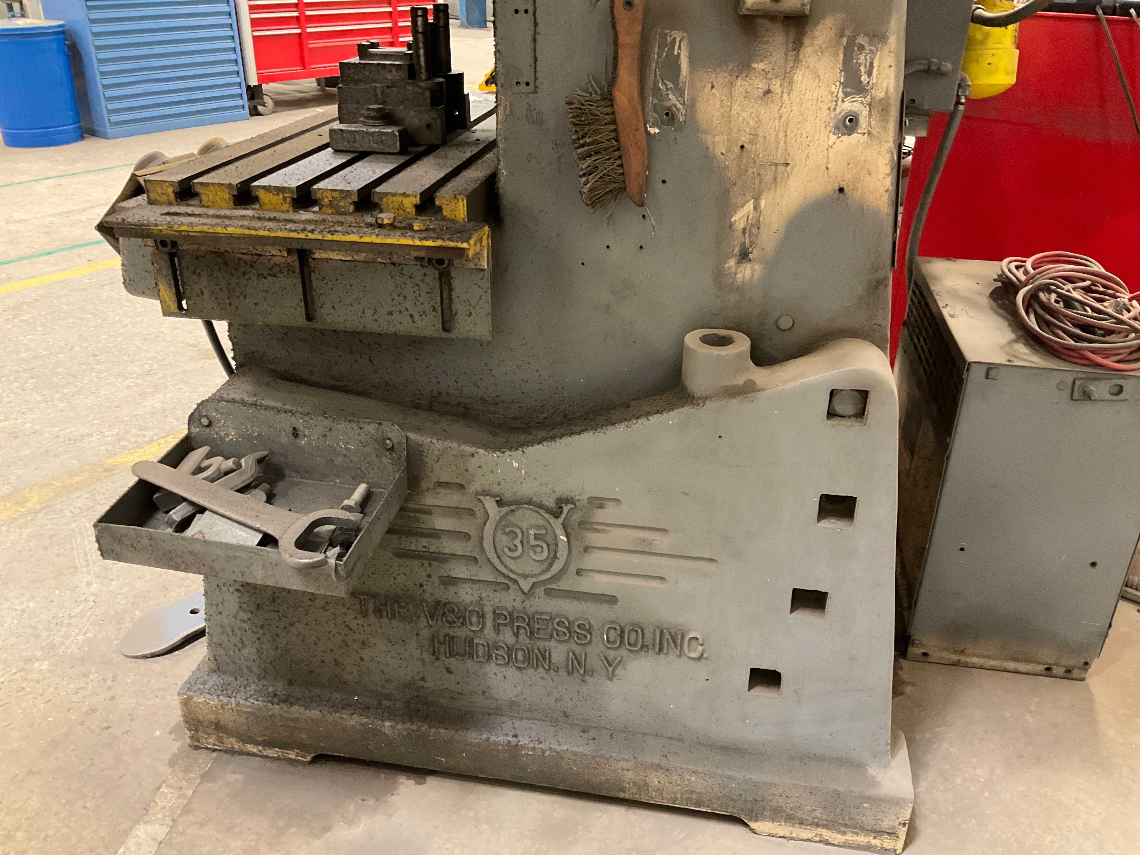 V&O PUNCHING MACHINE - PUNCHING MACHINE