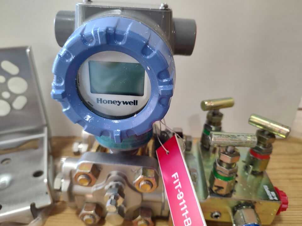 QTY 11: PRESSURE TRANSMITTER - PRESSURE TRANSMITTER