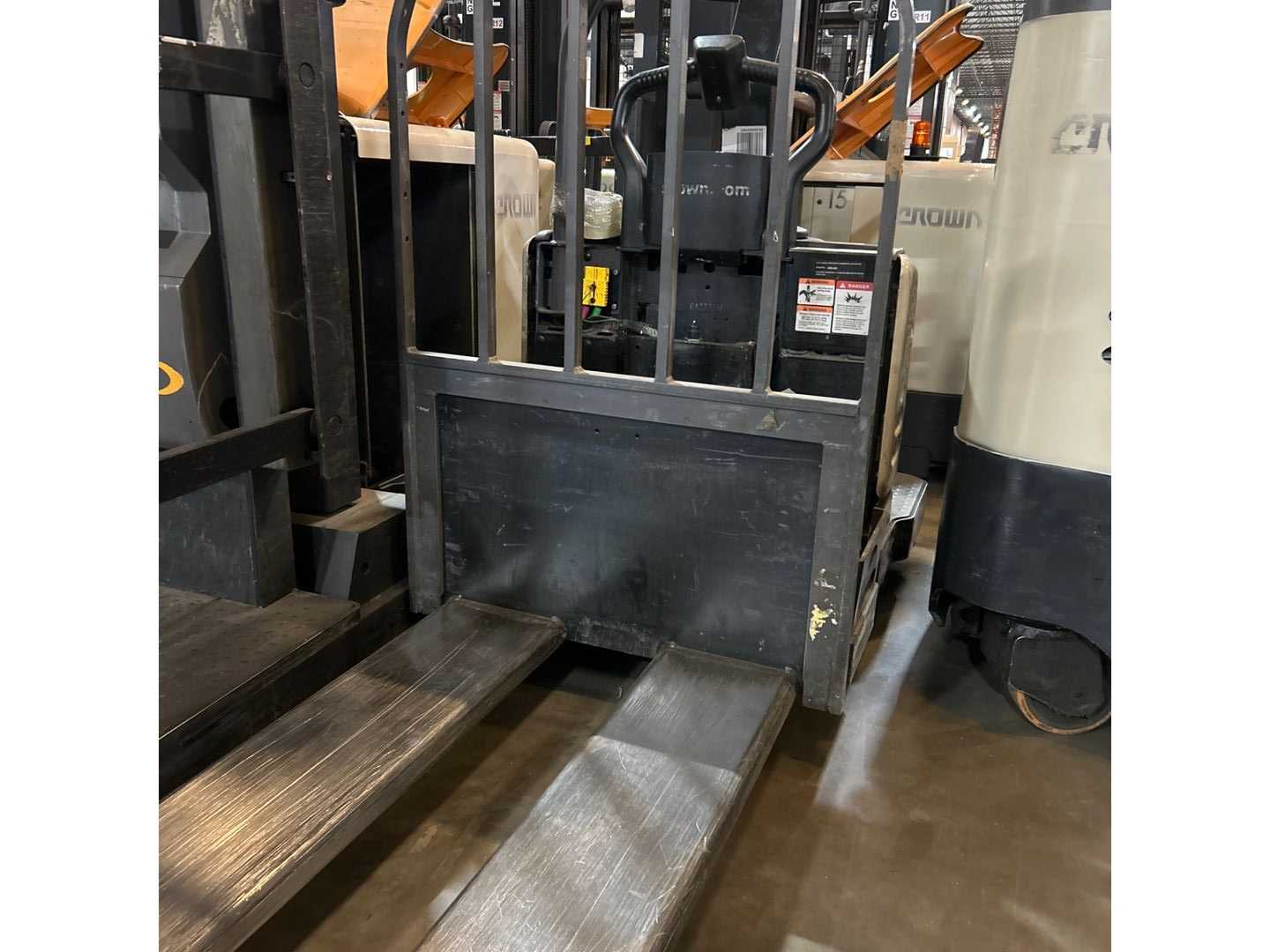 CROWN PE4500-60 ELECTRIC PALLET JACK - ELECTRIC PALLET JACKS