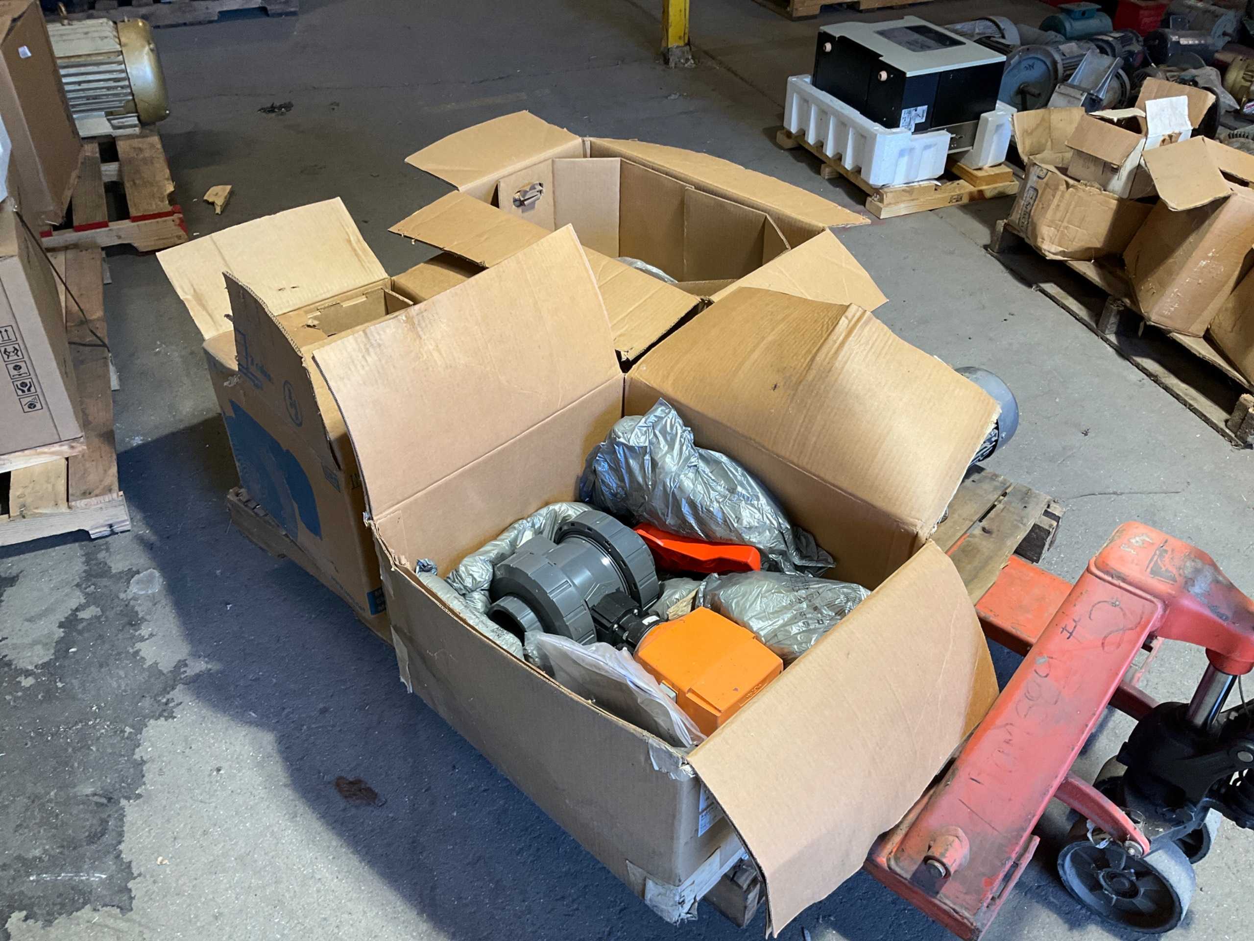 BULK QTY OF MOTORS AND VALVES - INDUSTRIAL PARTS