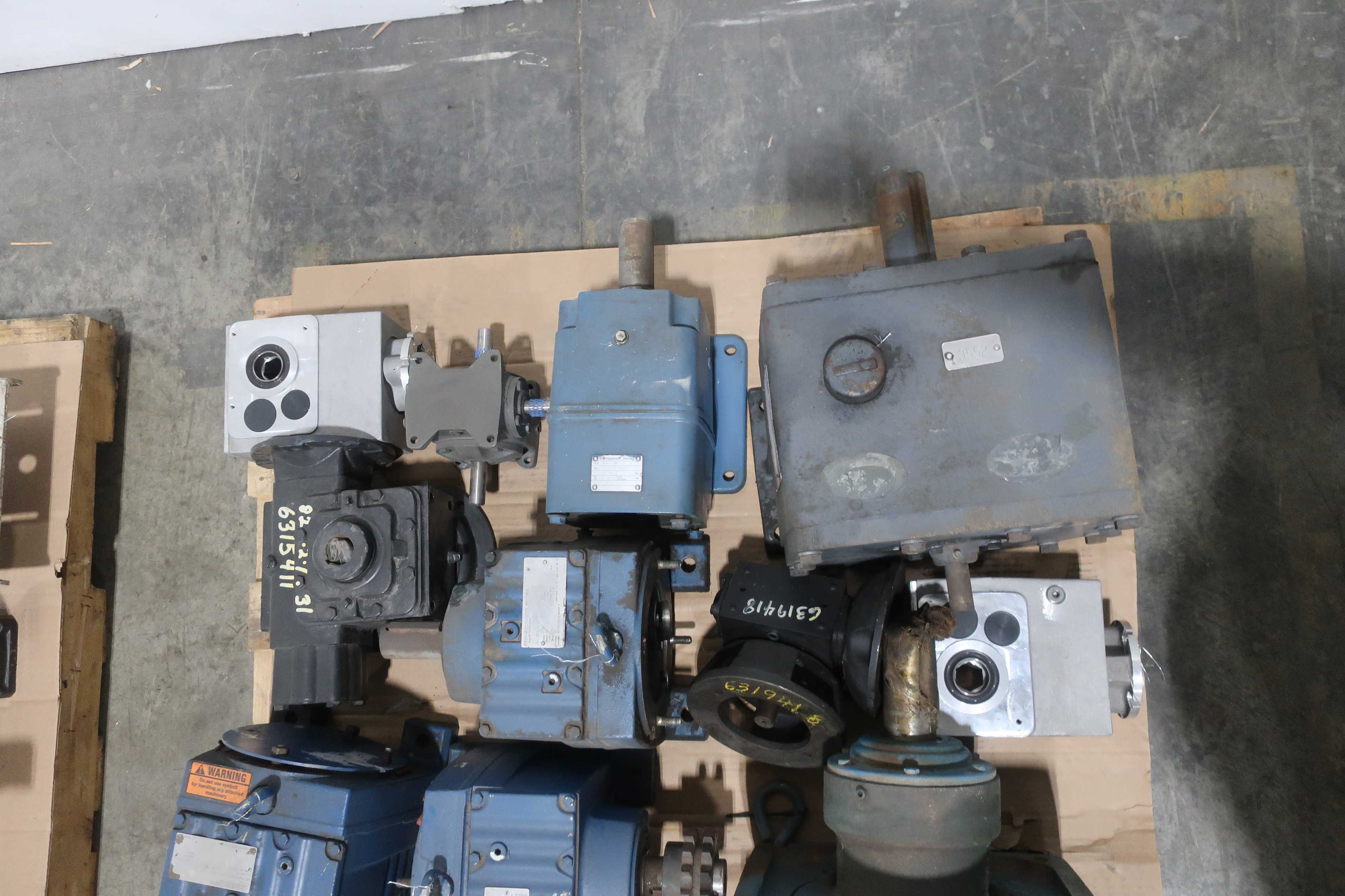 SKU 1740598 - 4 PALLETS OF ASSORTED GEAR REDUCERS - GEAR REDUCERS