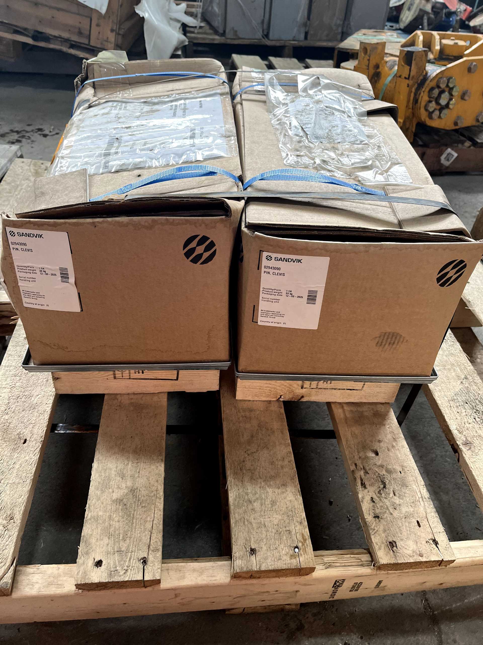 QTY 2: SANDVIK 02943090 BOOM PIN FOR TORO ST1400 SCOOPTRAM - CONSTRUCTION EQUIPMENT ATTACHMENTS