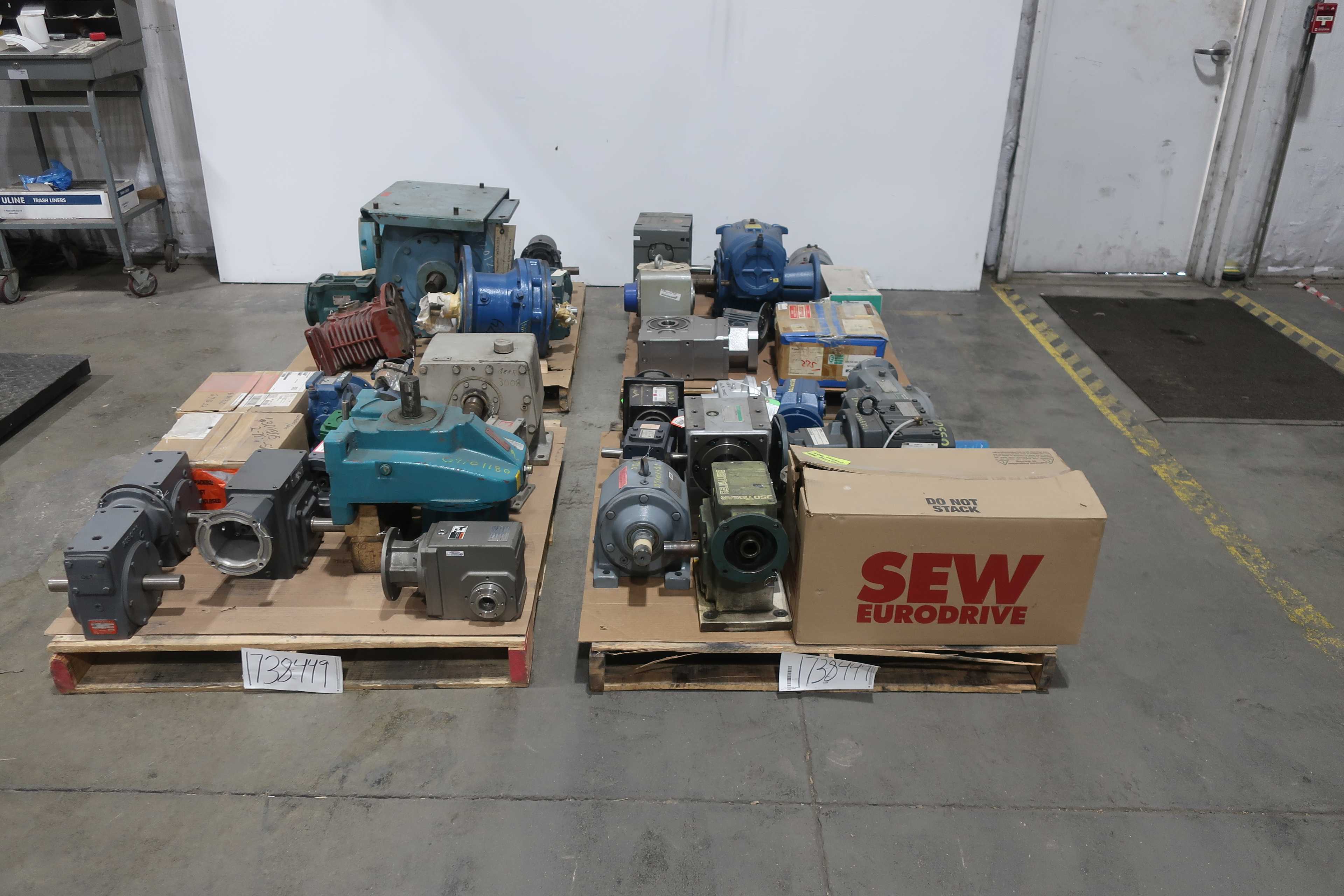 SKU 1738449 - 4 PALLETS OF ASSORTED GEAR REDUCERS - GEAR REDUCERS