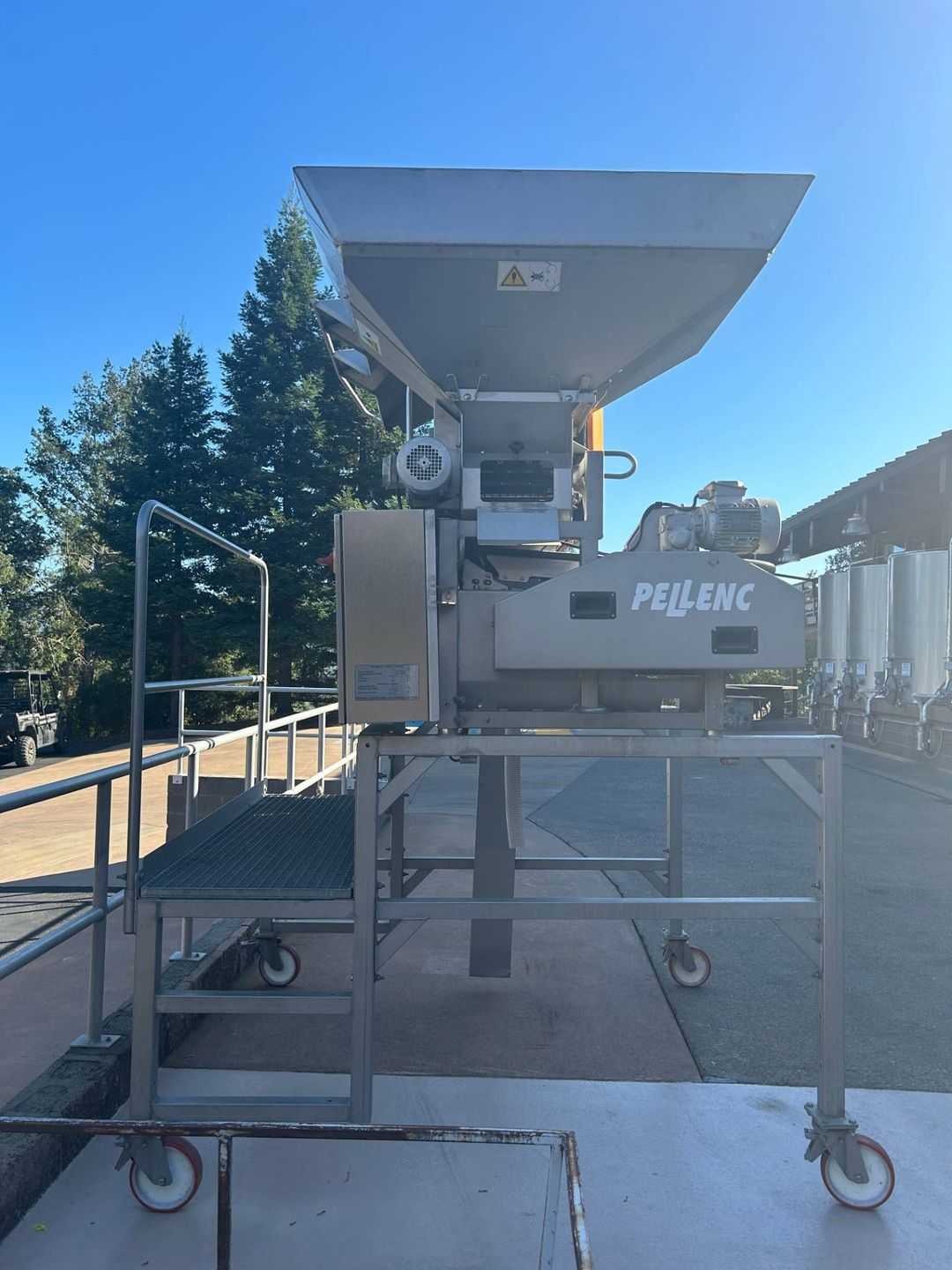 2010 PELLENC SP WINERY GRAPE DESTEMMER AND SORTER - FOOD & BEVERAGE