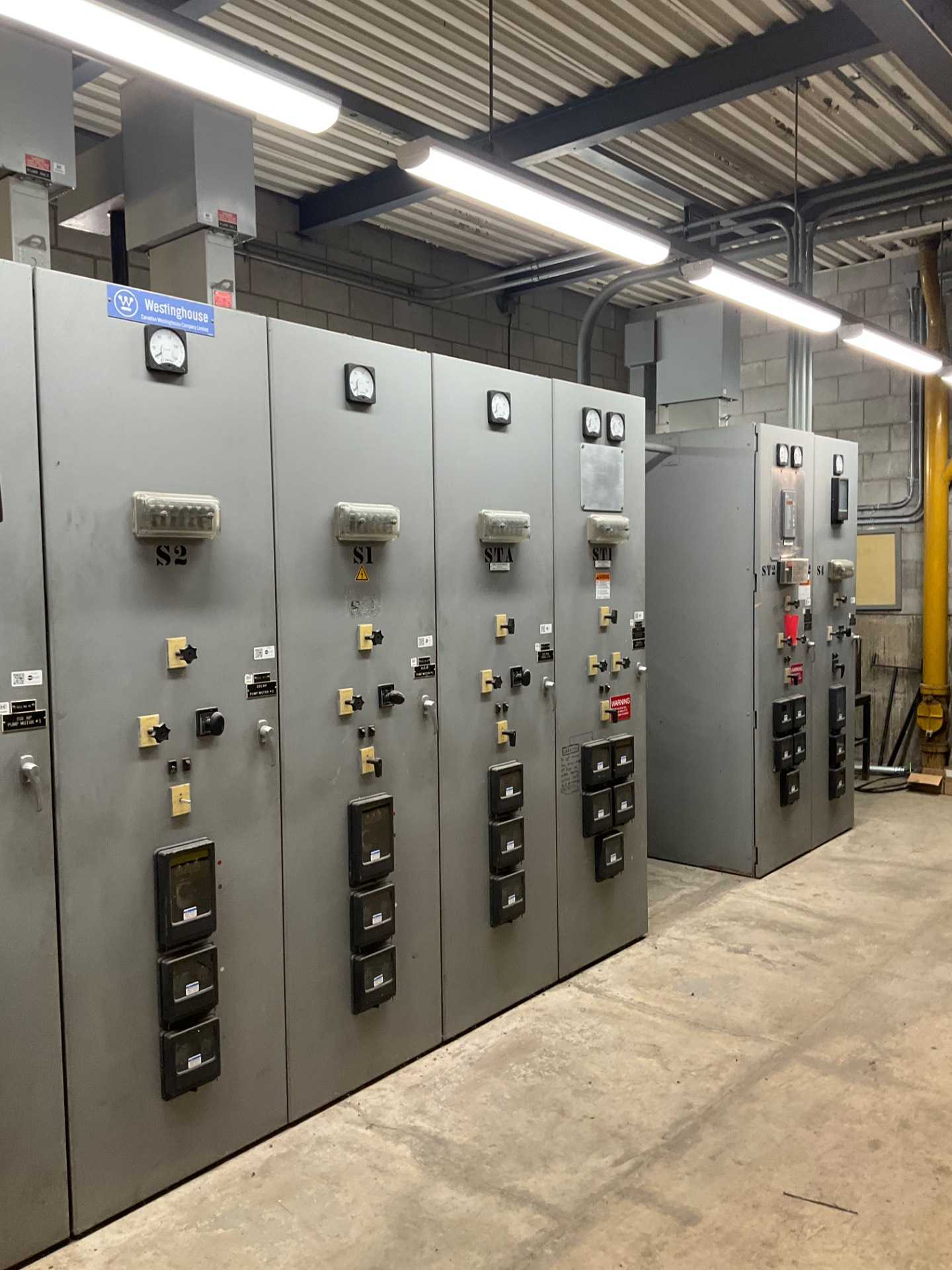 BULK QTY OF ELECTRICAL SWITCHGEAR - POWER DISTRIBUTION SWITCHGEAR