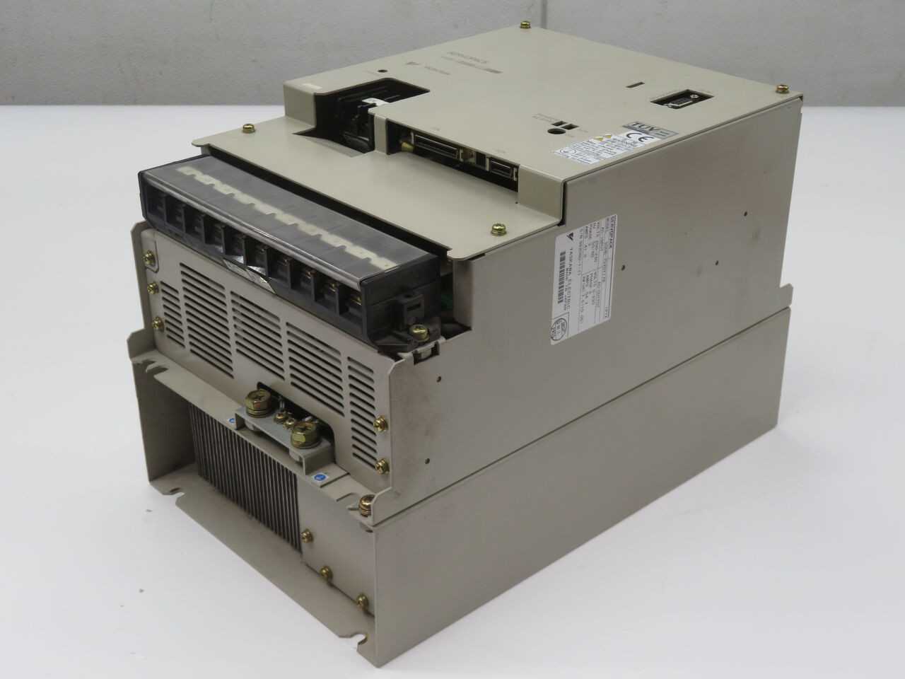 YASKAWA SGDB-75VDY178, OTHER DRIVES, 7.5 KW RATED POWER, 220-230 VAC INPUT, 0-230 VAC OUTPUT - SERVO