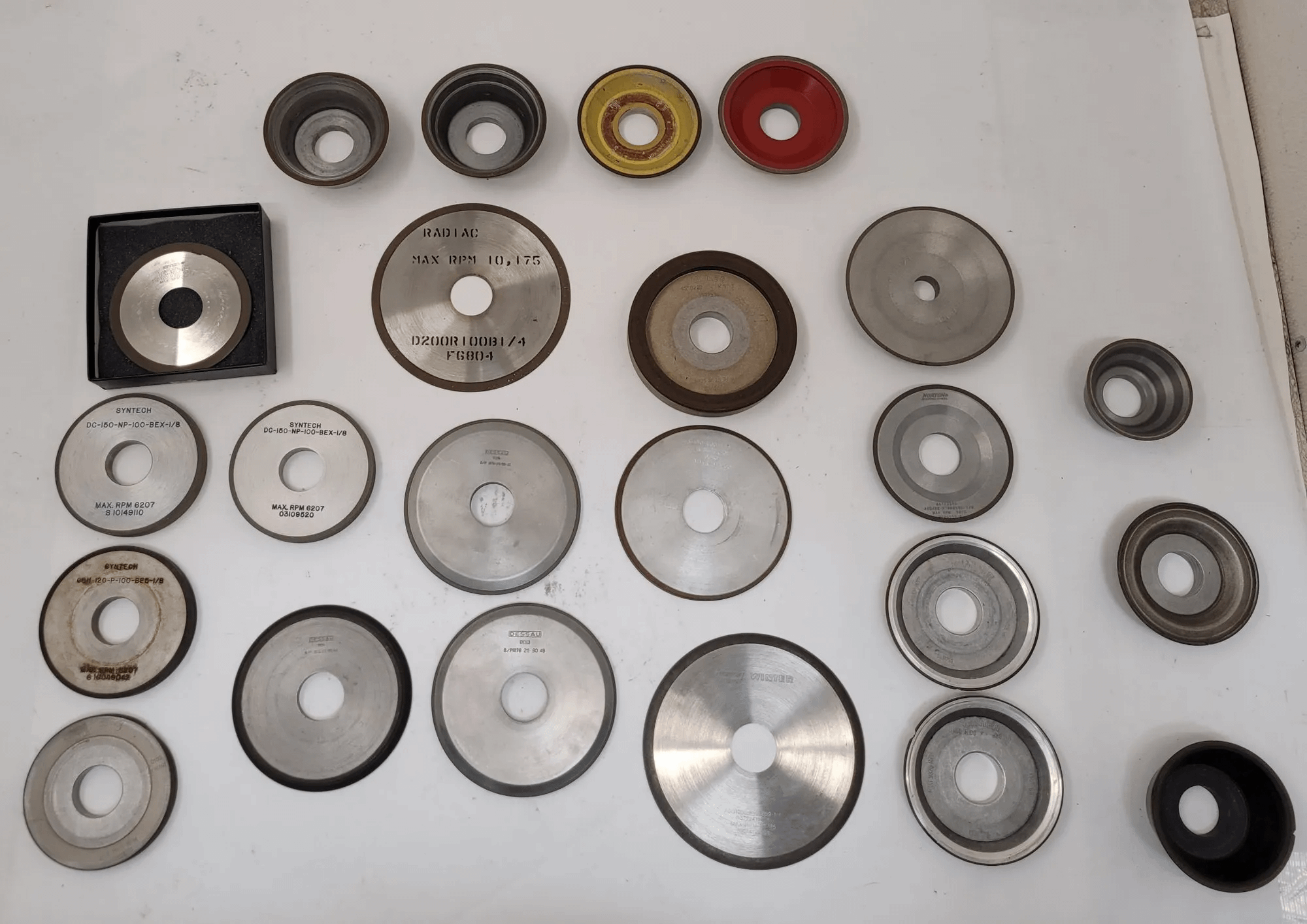 LOT OF 24 DIAMOND GRINDING WHEELS, 1/16" TO 1/2" THICKNESS RANGE - MACHINE TOOLING