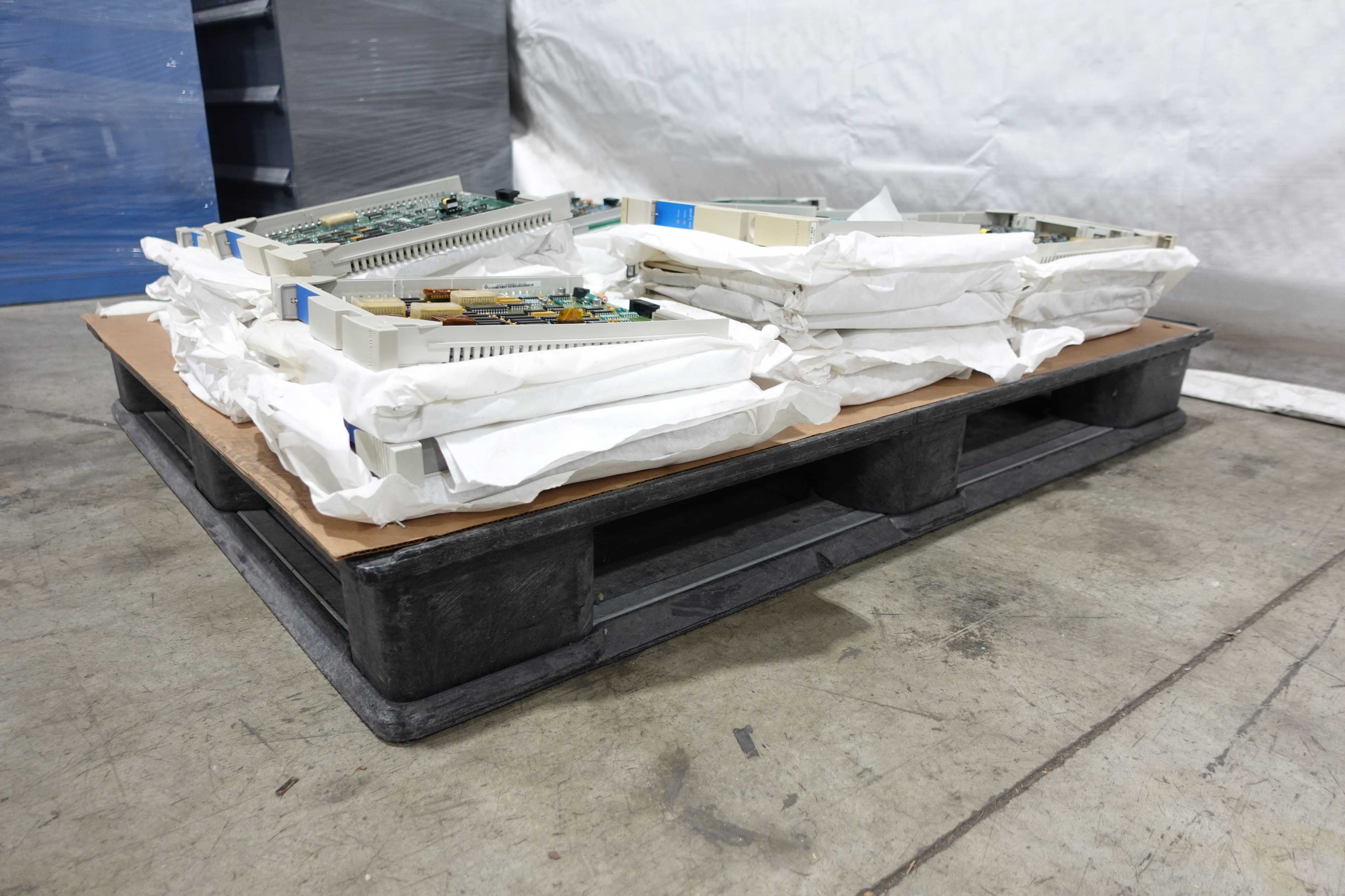 PALLET OF ASSORTED HONEYWELL PCB CIRCUIT BOARDS - PCB CIRCUIT BOARDS