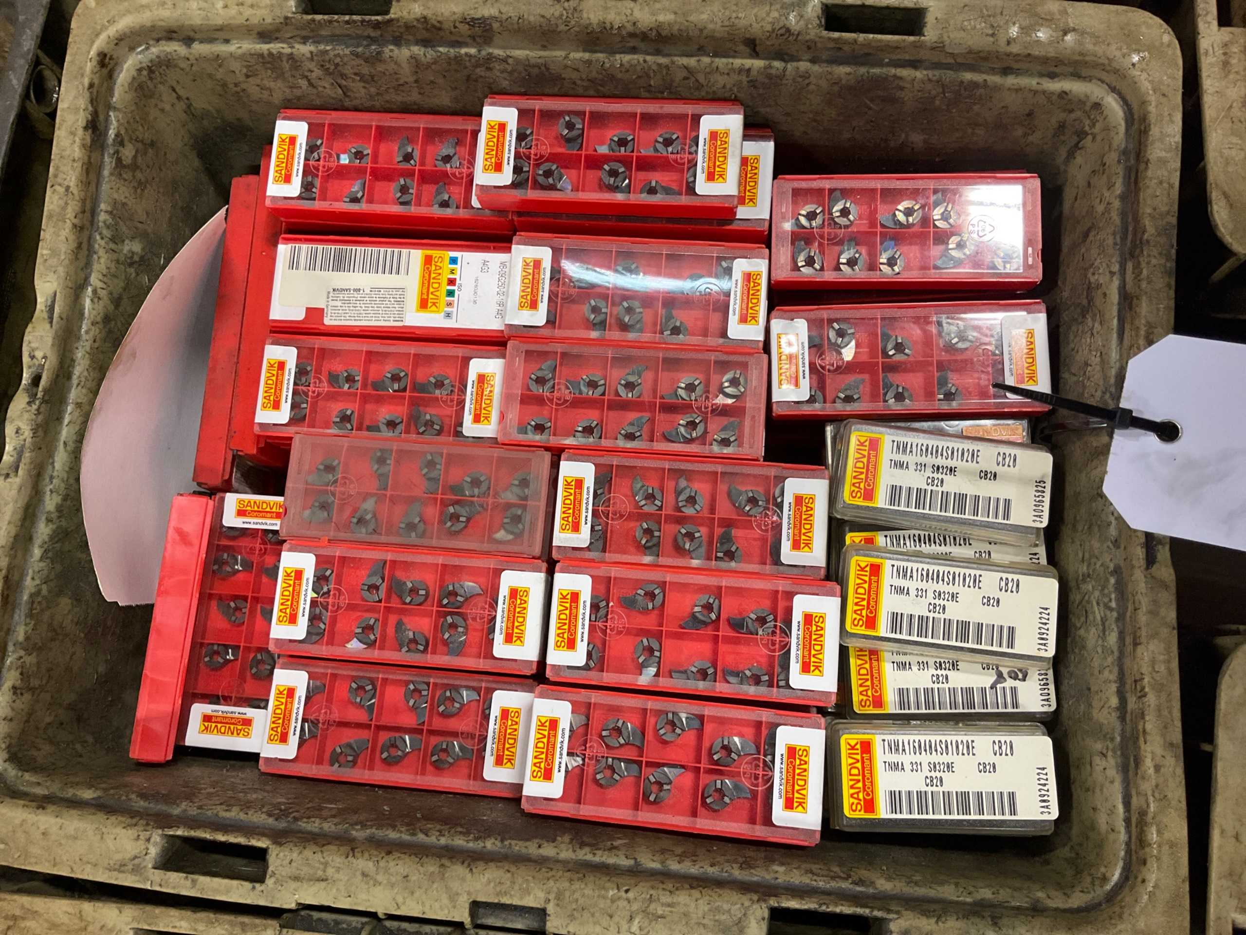 BULK QTY OF INDEXABLE CARBIDE INSERTS - INDUSTRIAL PARTS