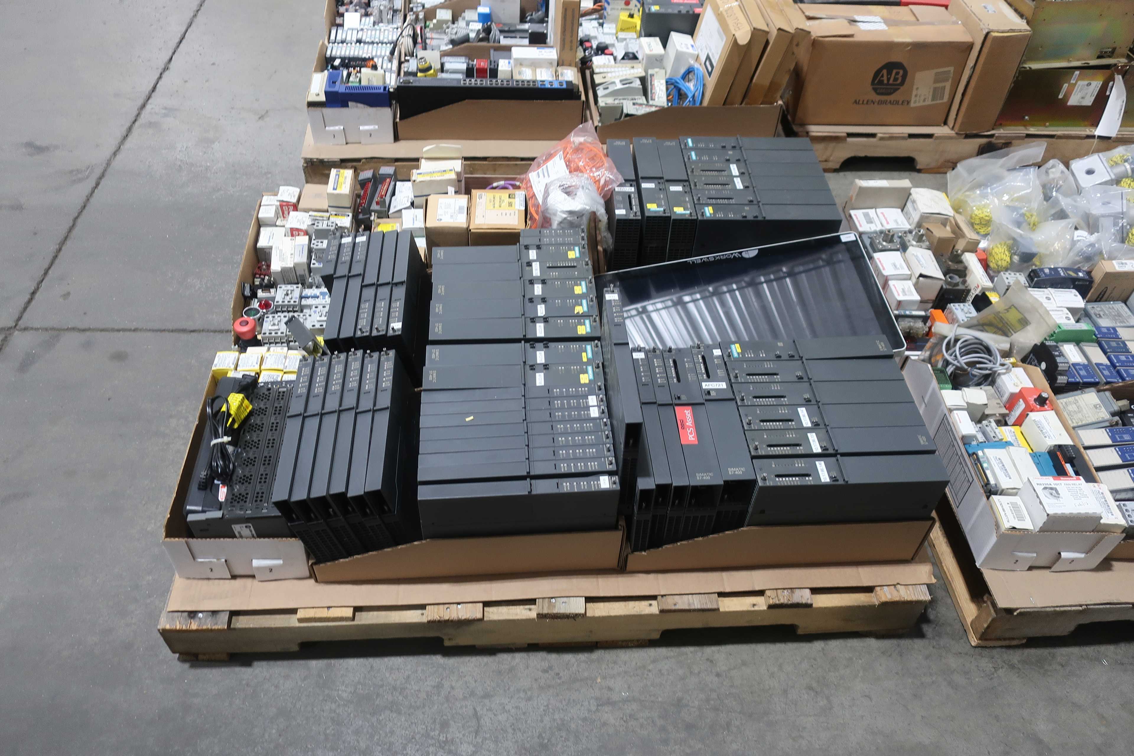 SKU 1753982 - 4 PALLETS OF ASSORTED AUTOMATION AND CONTROLS - AUTOMATION & CONTROLS
