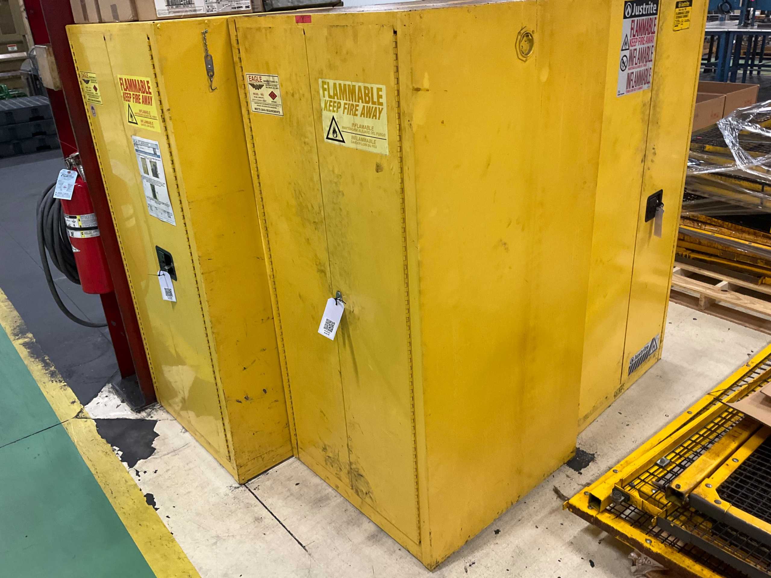EAGLE 1962 FLAME PROOF STORAGE CABINET - FLAME PROOF STORAGE CABINET