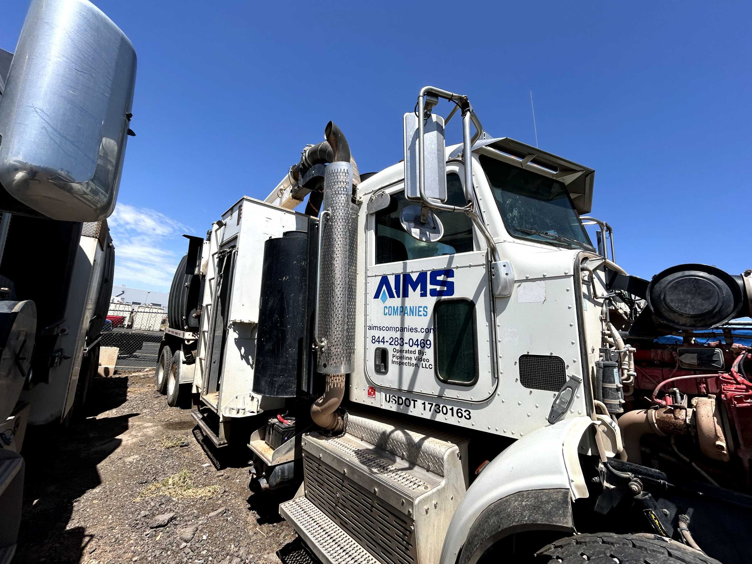 2014 PETERBILT HYDRO EXCAVATION TRUCK - SERVICE TRUCKS