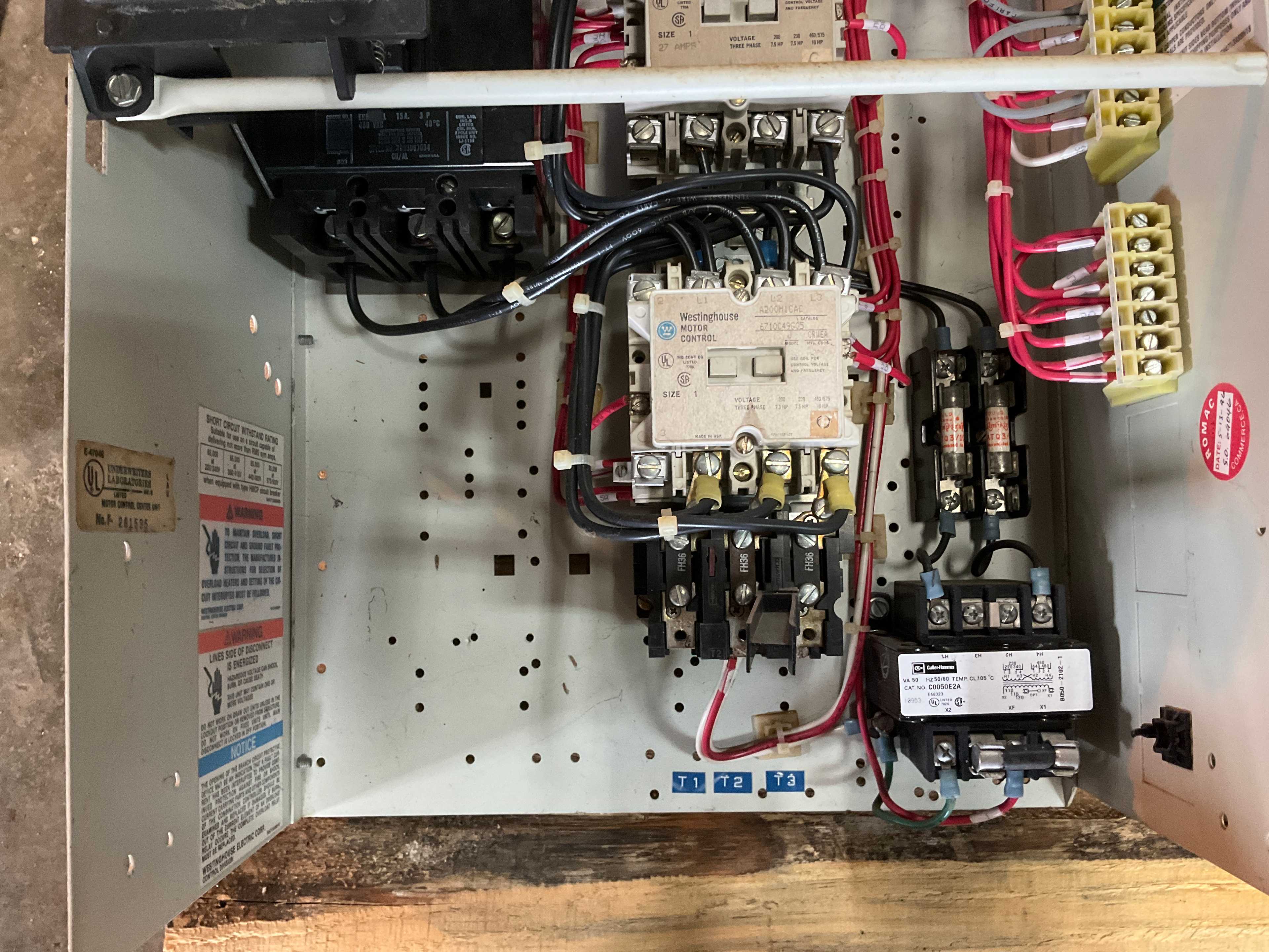 QTY 4: CIRCUIT BREAKER - CIRCUIT BREAKERS