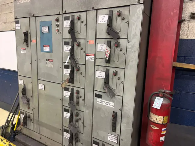 BULK QTY OF CIRCUIT BREAKERS - undefined