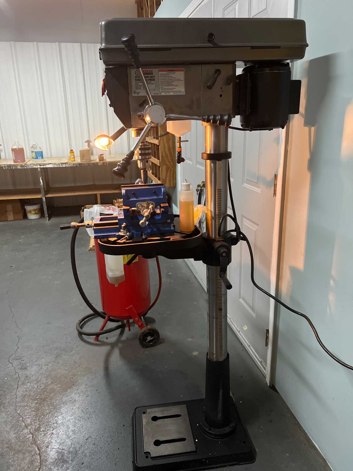 CENTRAL MACHINERY 16 SPEED HEAVY DUTY FLOOR DRILL PRESS - UPRIGHT DRILL PRESSES