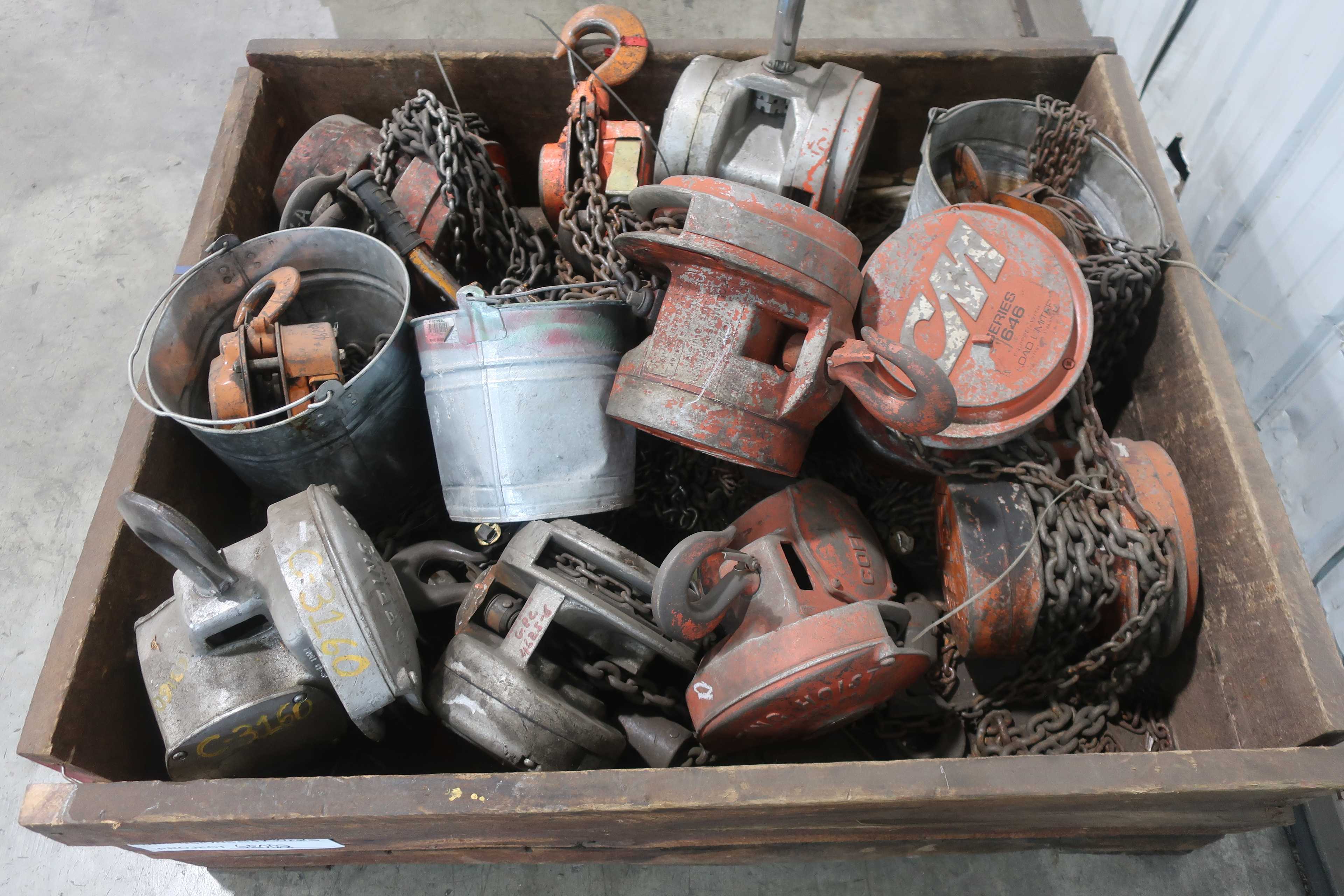 PALLET OF ASSORTED 1-1/2 TON MANUAL CHAIN HOISTS - LIFTING EQUIPMENT