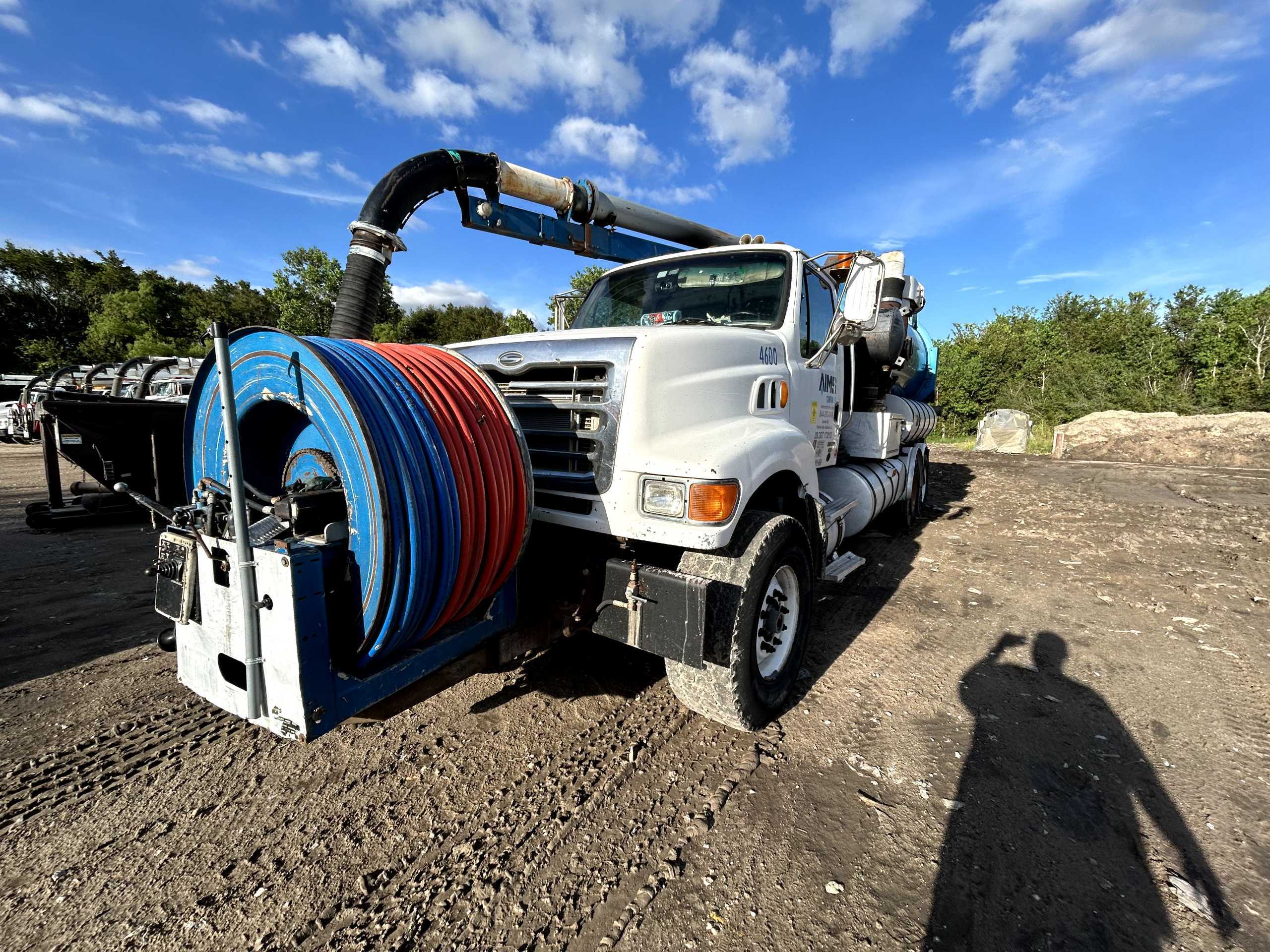 2005 STERLING L9500 SERIES HYDRO EXCAVATION TRUCK - VACUUM TRUCKS