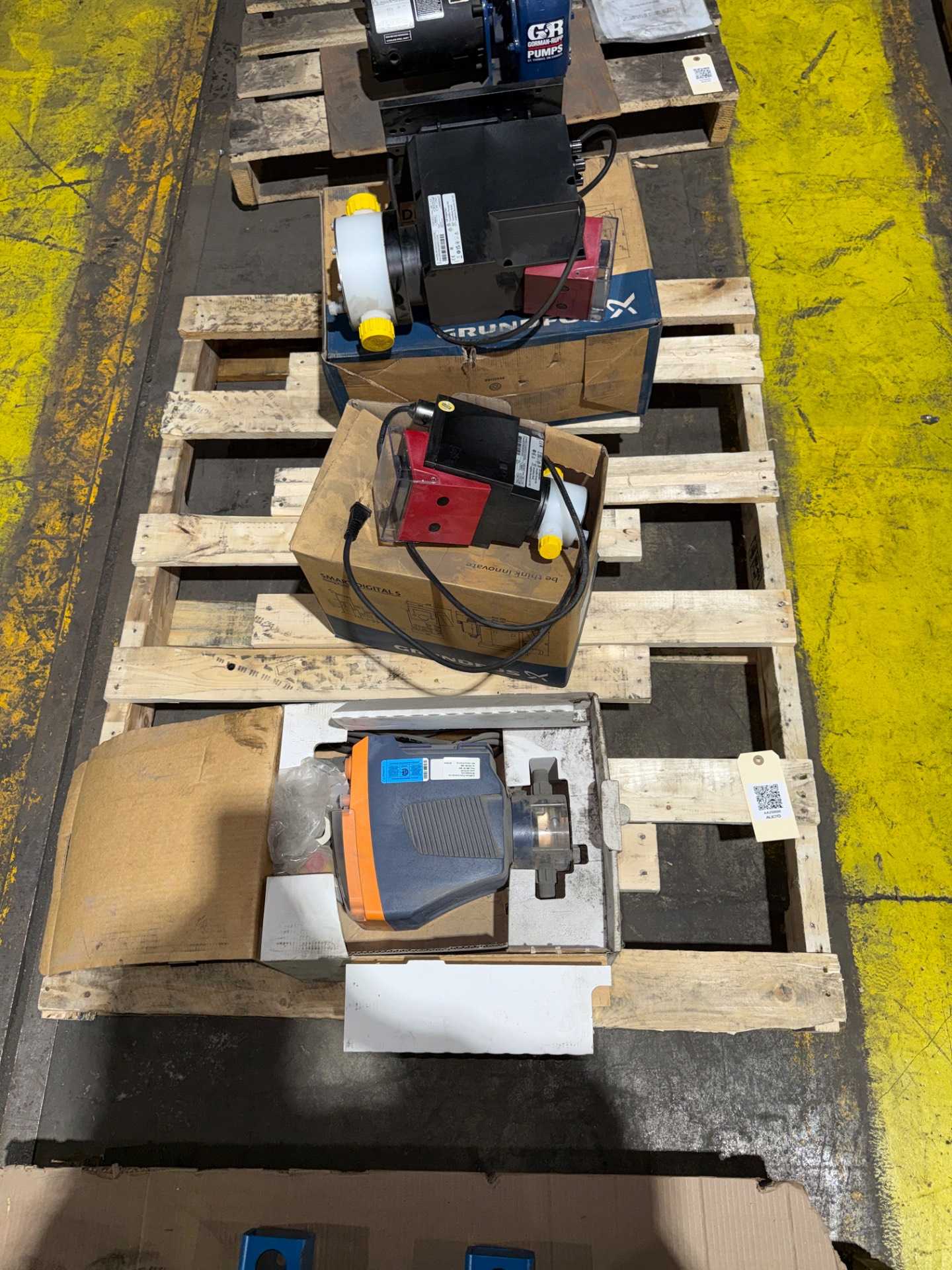 BULK QTY OF METERING PUMPS - METERING PUMP
