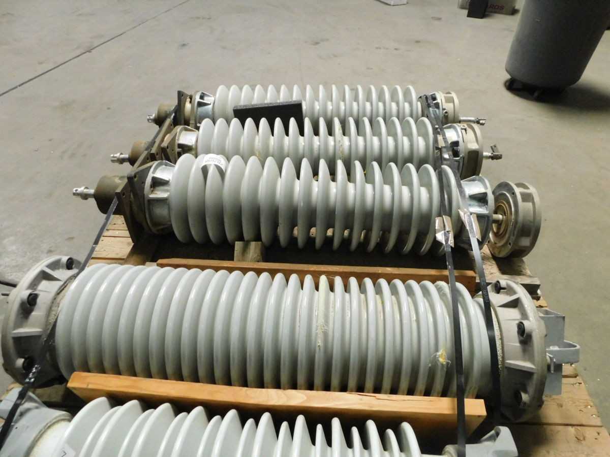 LOT OF 4 LAPP ARRESTER, INSULATOR - ELECTRICAL COMPONENTS