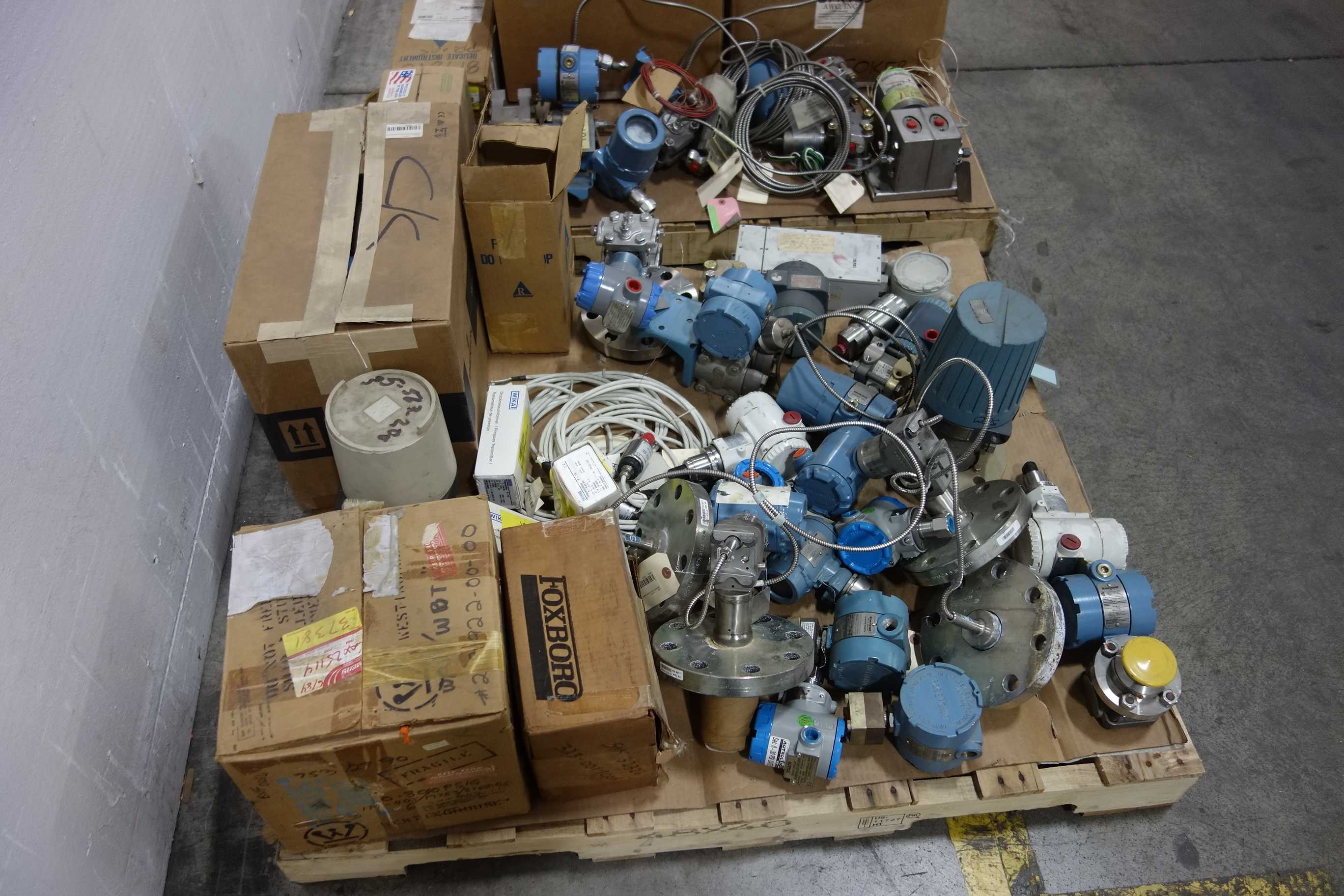 2 PALLETS OF ASSORTED TRANSMITTERS - PRESSURE TRANSMITTER