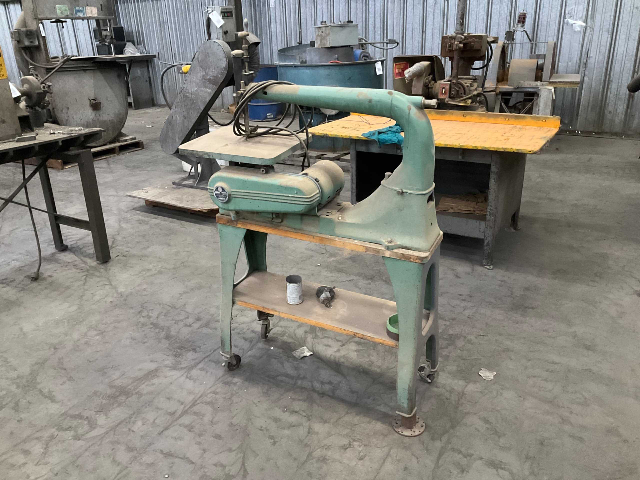 WALKER TURNER SCROLL SAW - WOOD SHOP EQUIPMENT