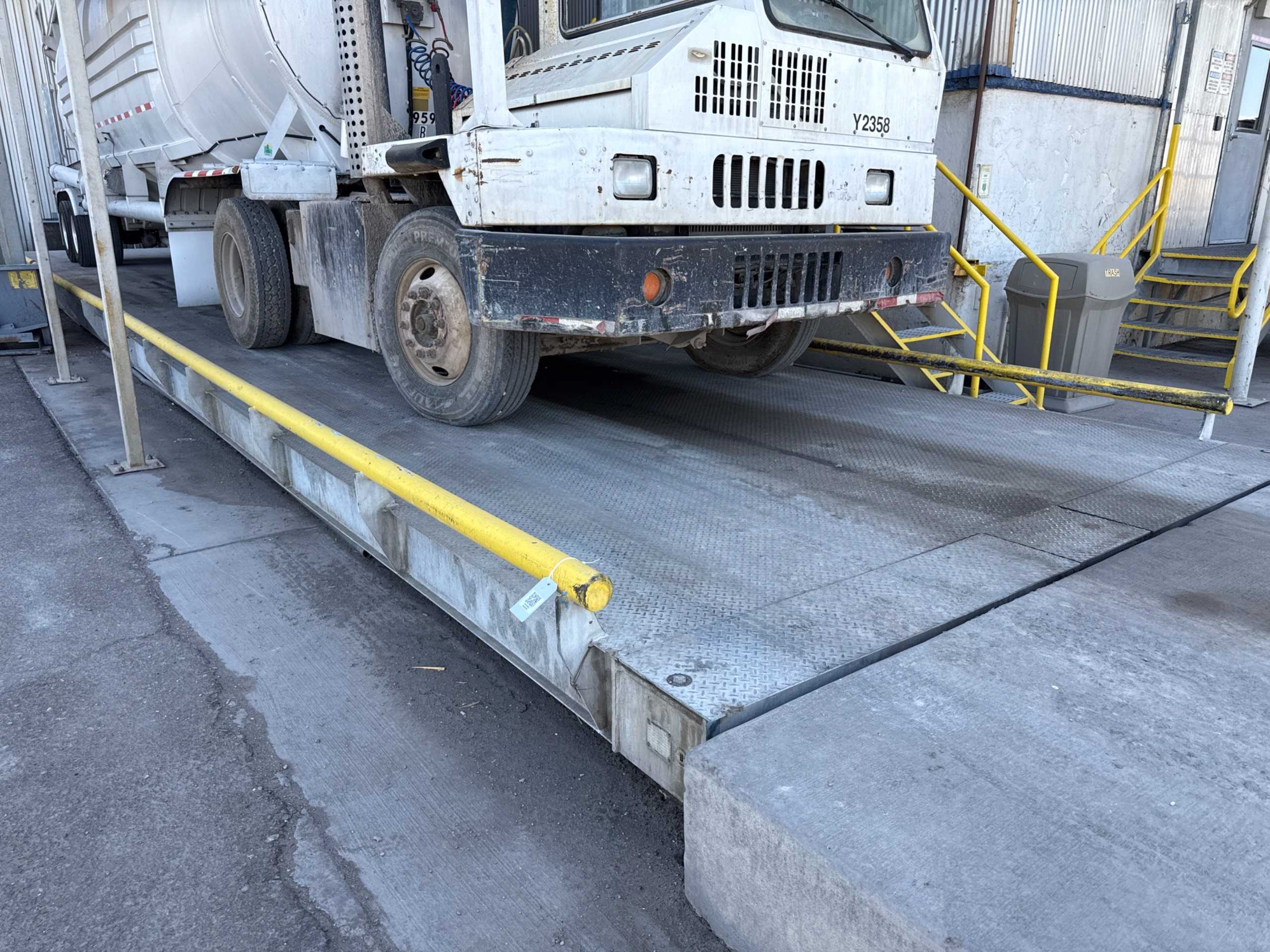 AVERY WEIGH-TRONIX BMS 7011-100T J TRUCK SCALE - TRUCK SCALES