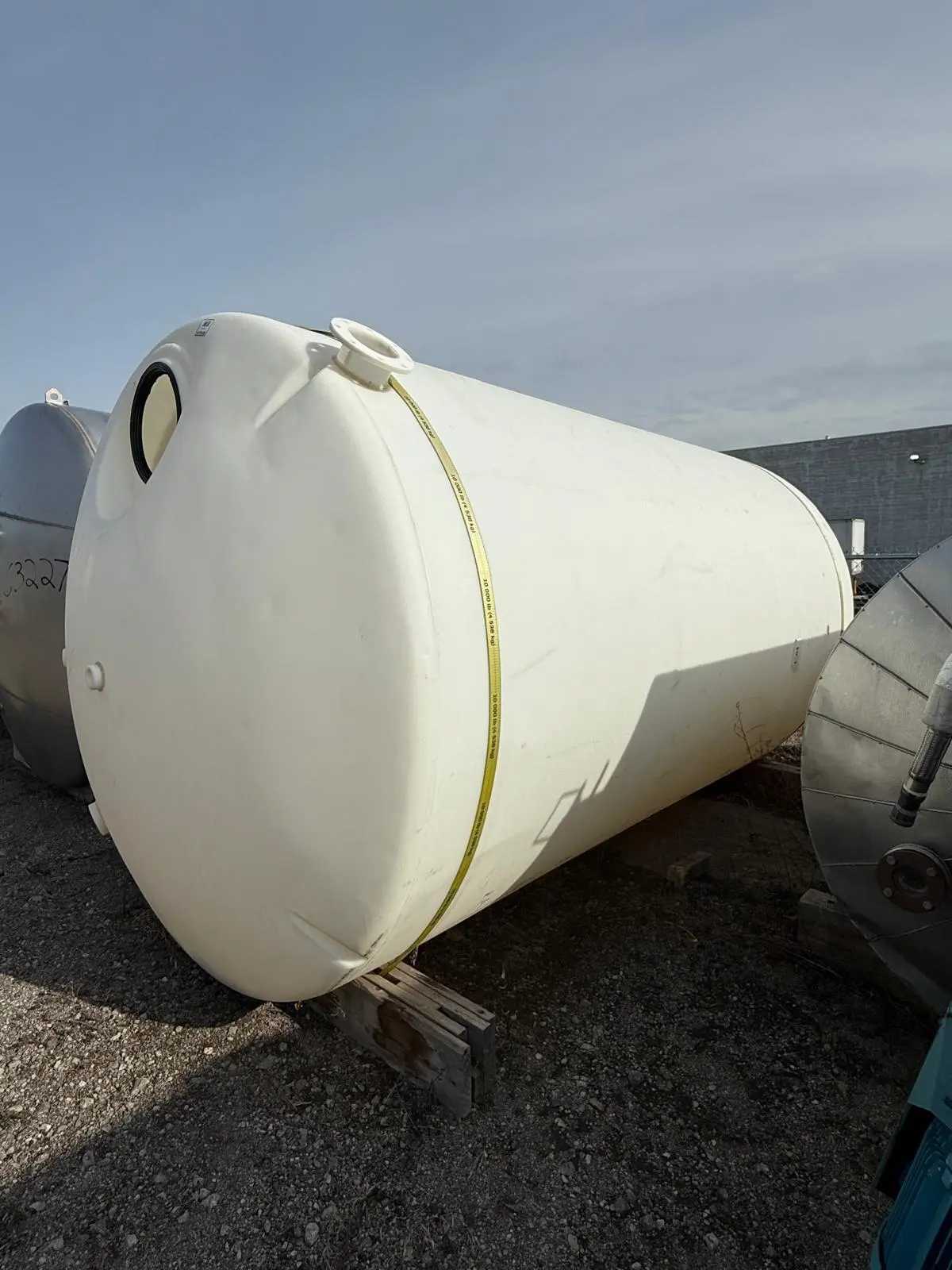 POLY STORAGE TANK, 22500L, POLYETHYLENE, VERTICAL, 100X100X175IN, 2000 LBS - TANKS