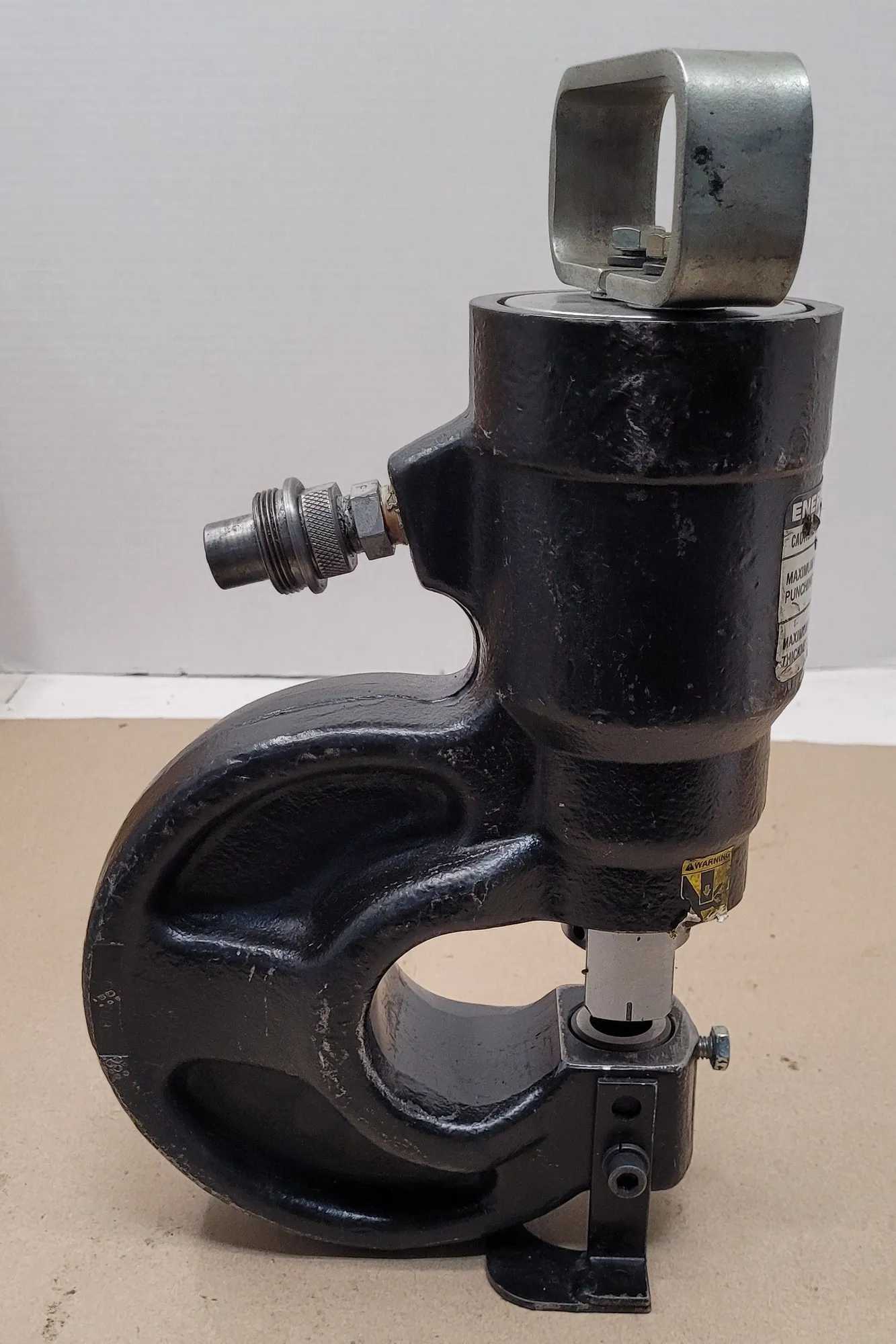 ENERPAC SP35 HYDRAULIC PUNCH, 35-TON, 10,000 PSI, 0.31-0.81" HOLE SIZE, 0.5" STEEL CAPACITY - PUNCHING MACHINES
