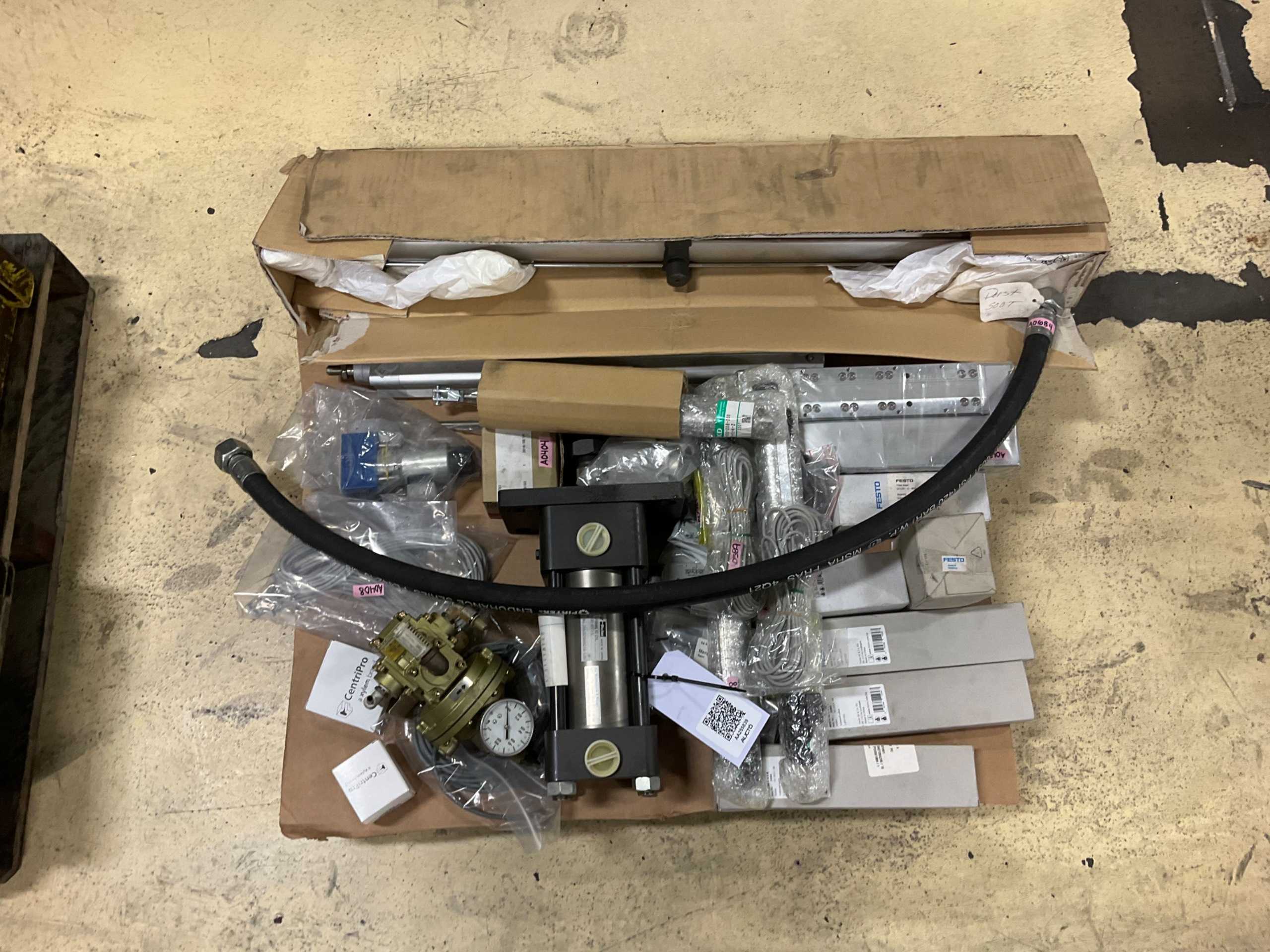 BULK QTY OF INDUSTRIAL PARTS